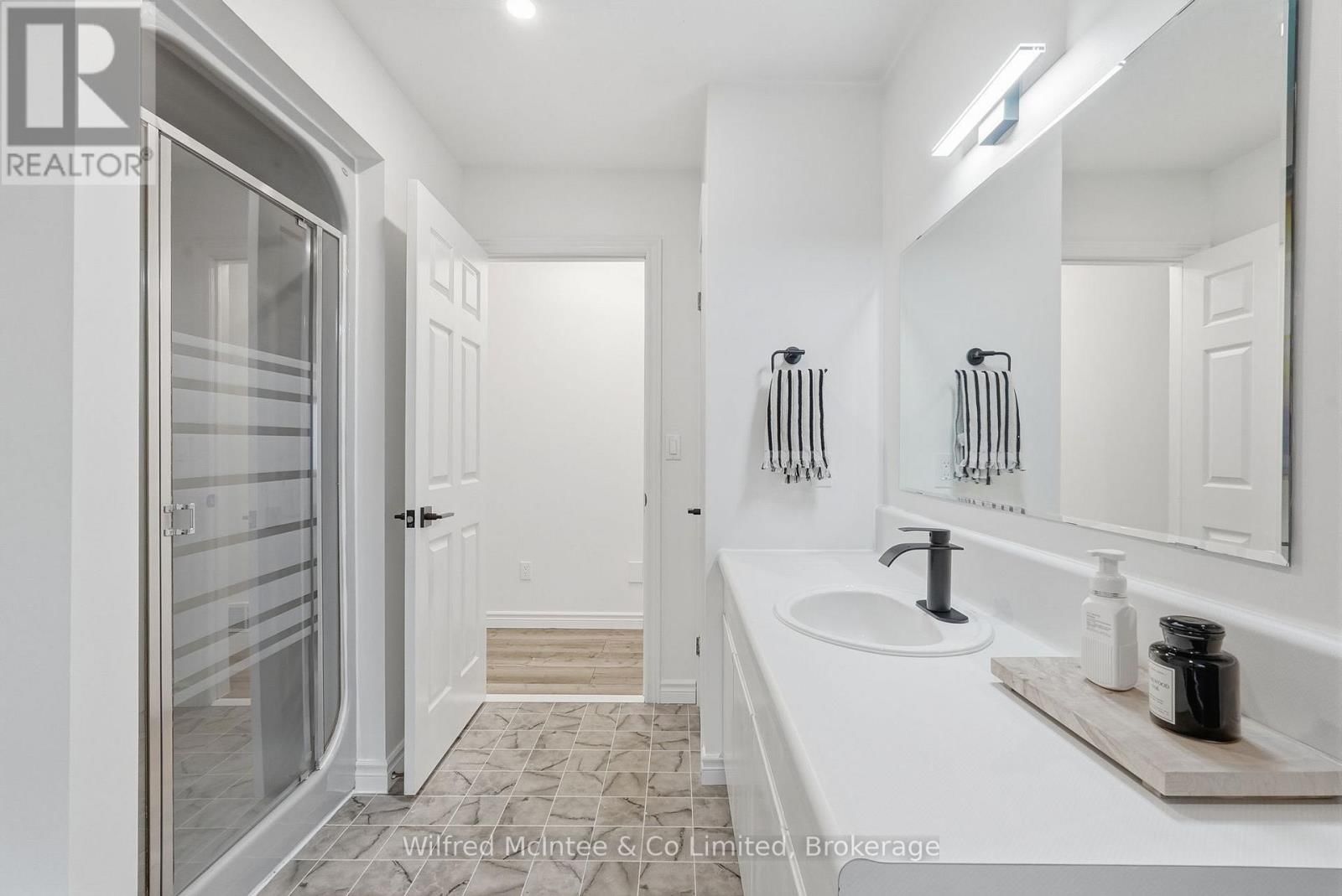 214 HINKS STREET Image 26