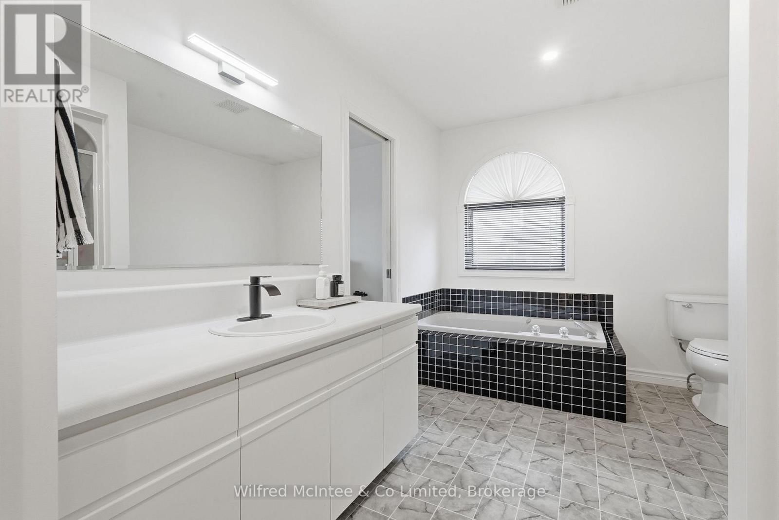 214 HINKS STREET Image 27