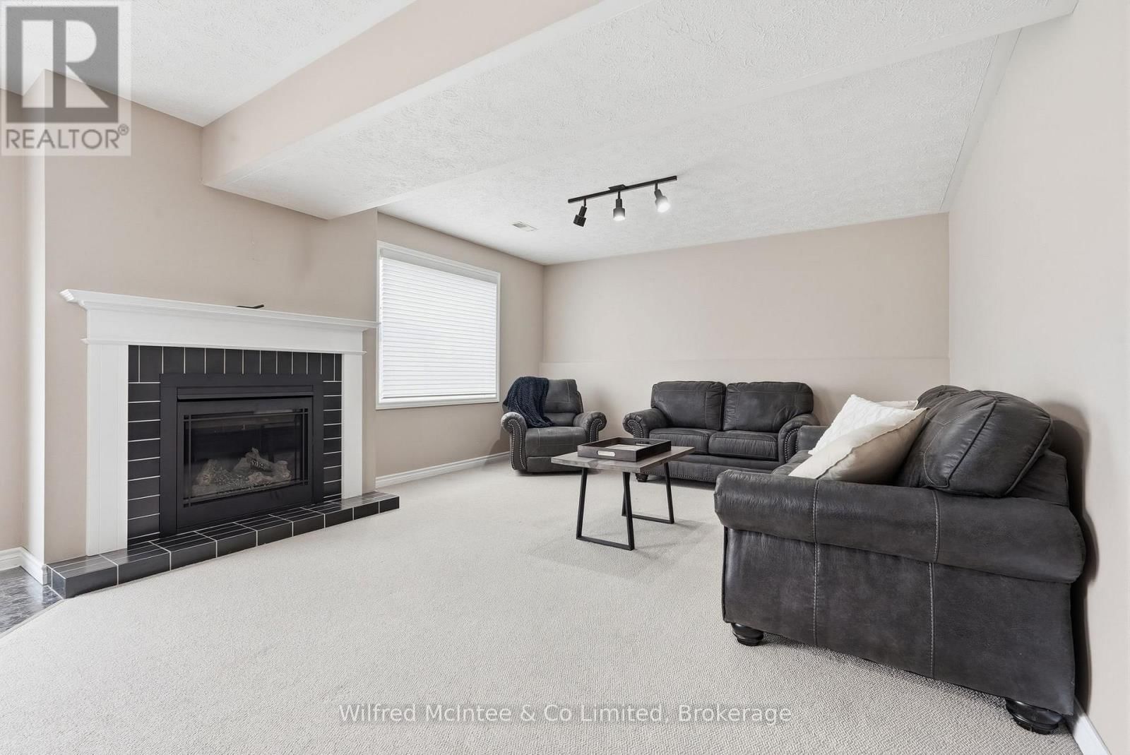 214 HINKS STREET Image 33