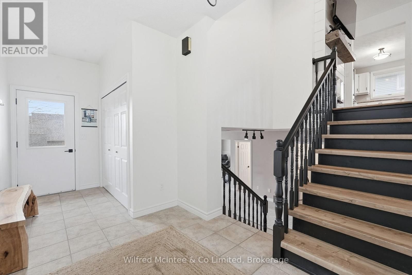 214 HINKS STREET Image 9