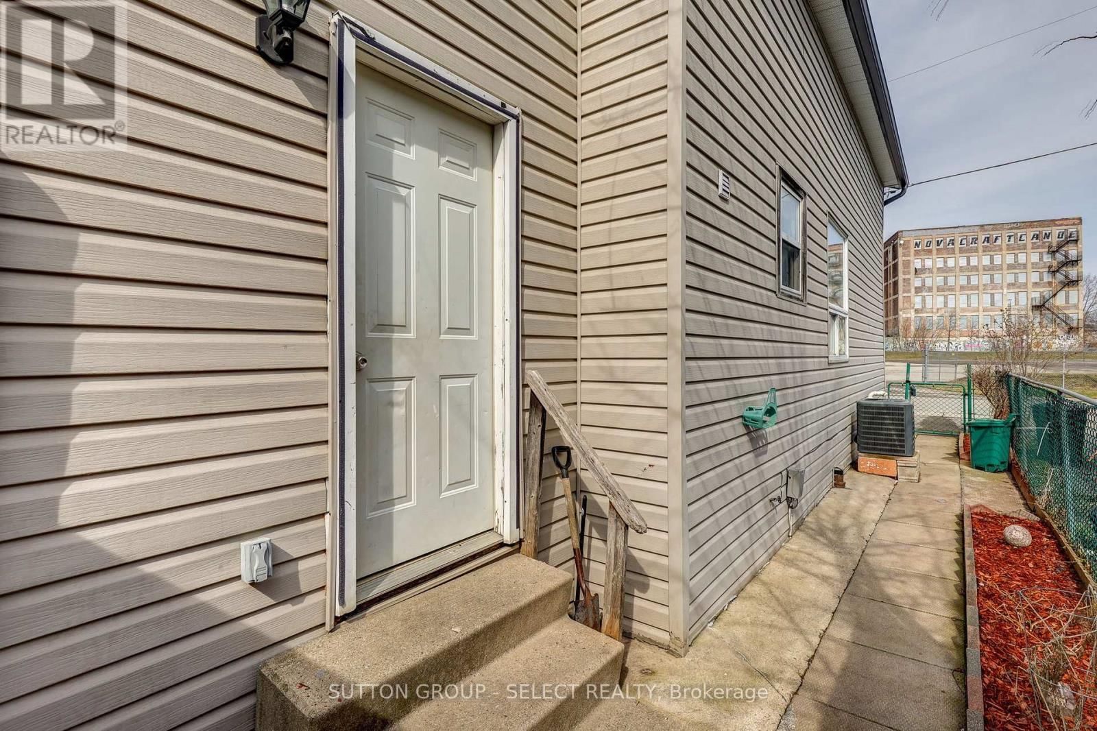 471 BURBROOK PLACE Image 37