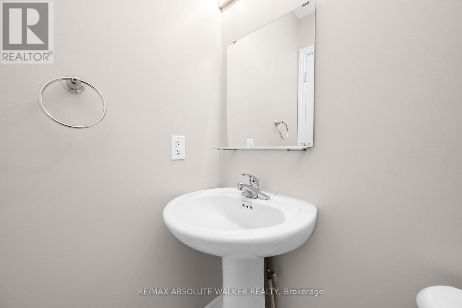 286 CAMBRIDGE STREET AVENUE NORTH Image 37