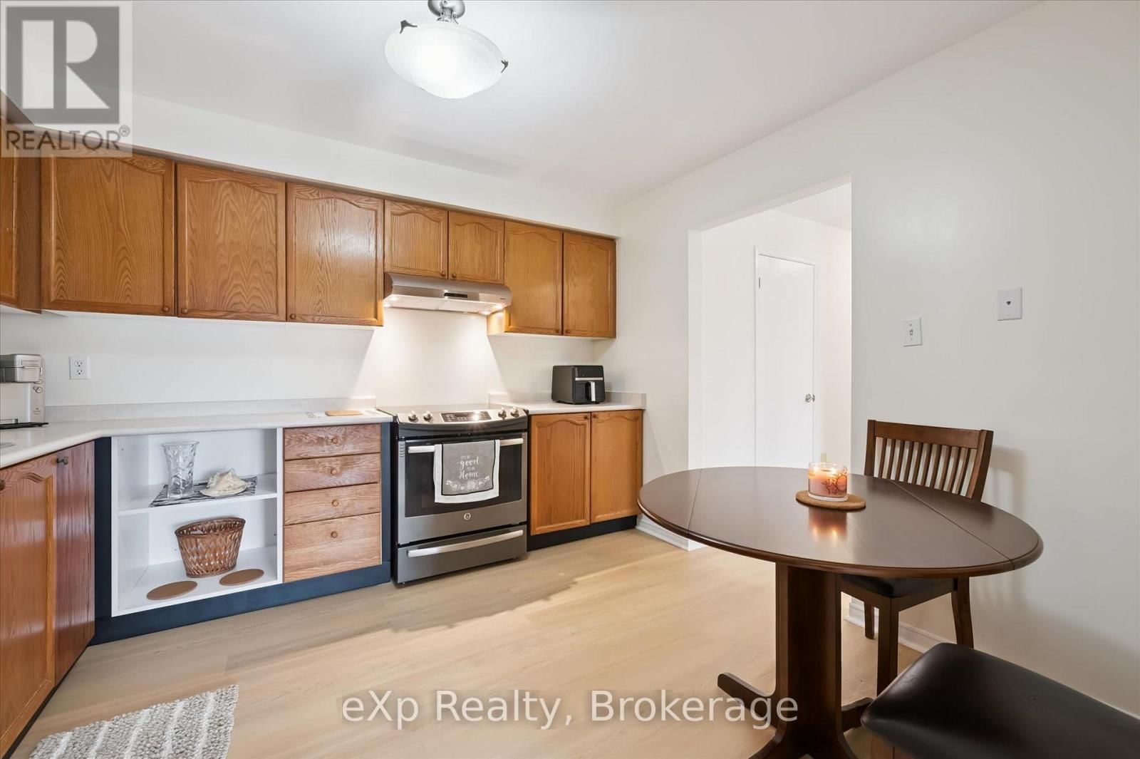 212 - 456 JANEFIELD AVENUE Image 11