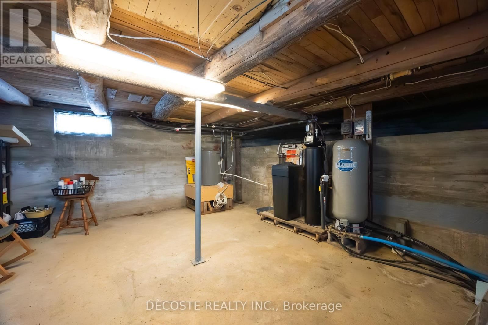 21930 MENARD ROAD Image 34