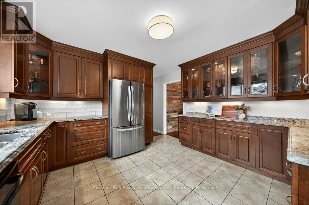 113 SANDERSON DRIVE Image 18