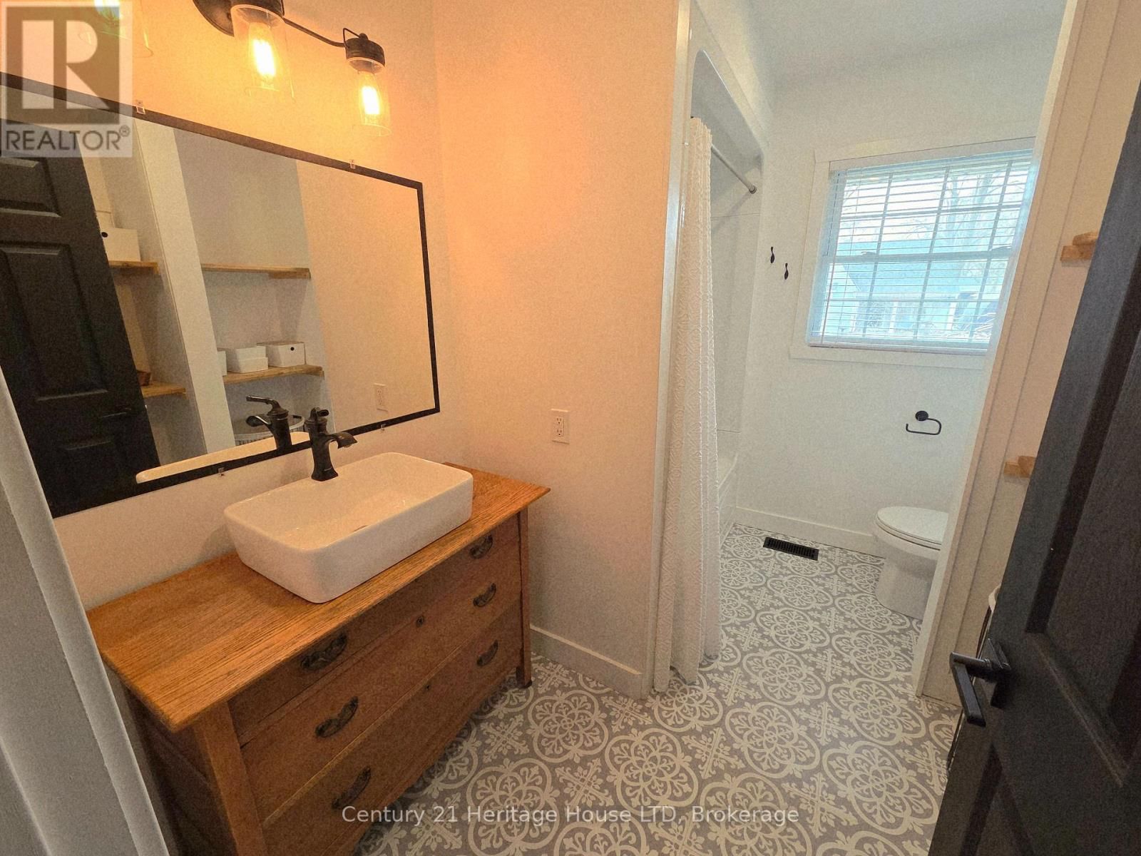 552 LAKEVIEW ROAD EAST Image 18