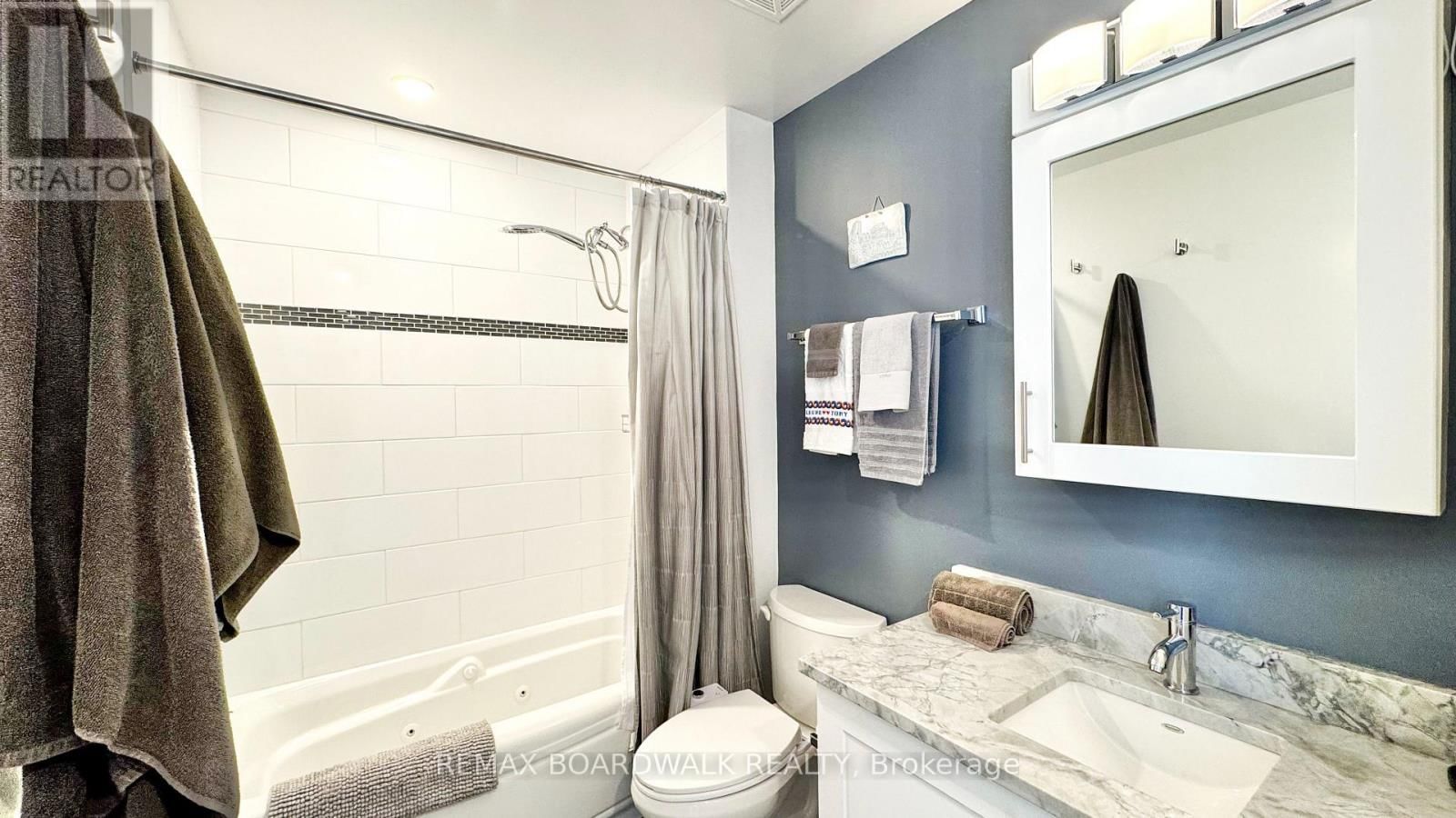 2706 - 40 NEPEAN STREET NORTH Image 37