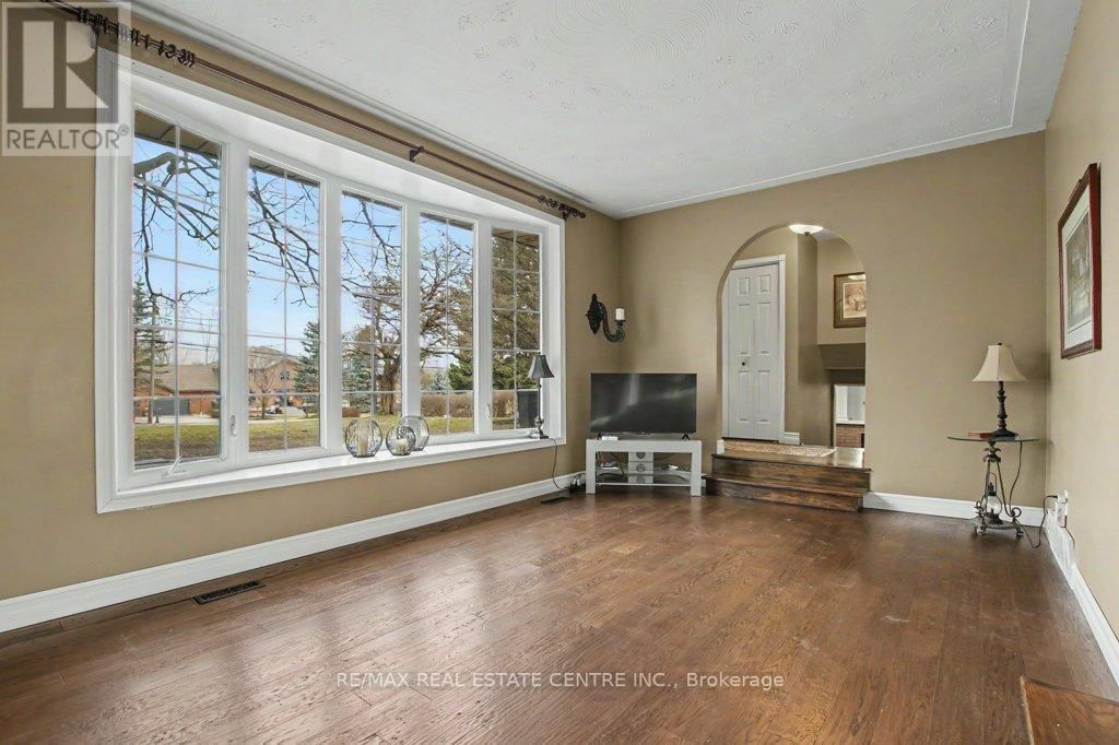 18 6TH CONCESSION ROAD EAST Image 7