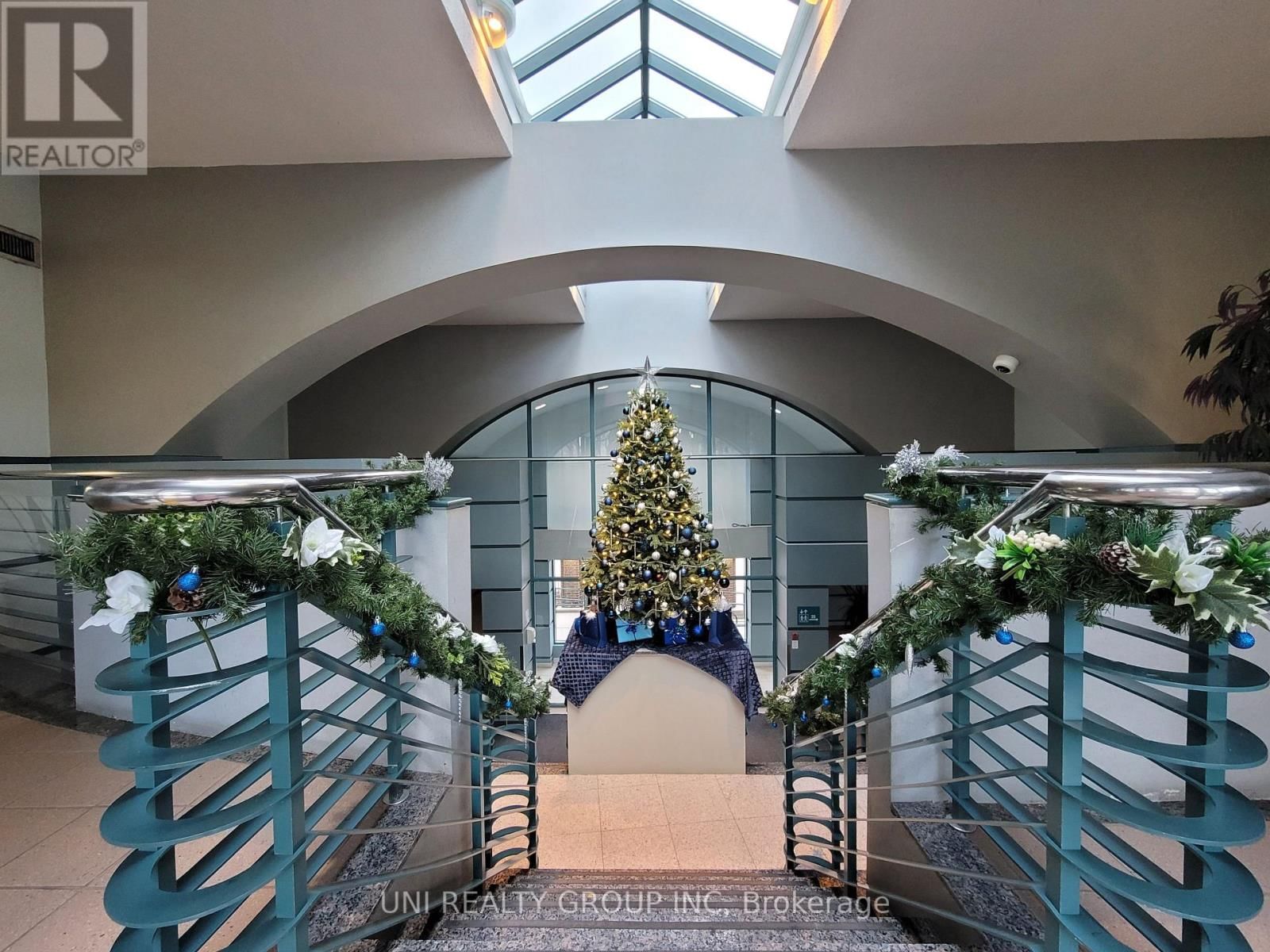 910 - 45 HOLLAND AVENUE Image 8