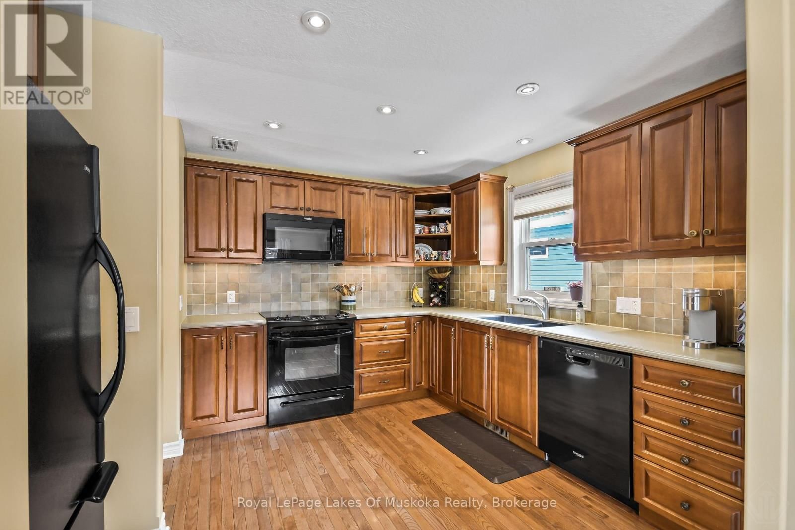 2 INVERARAY COURT Image 11