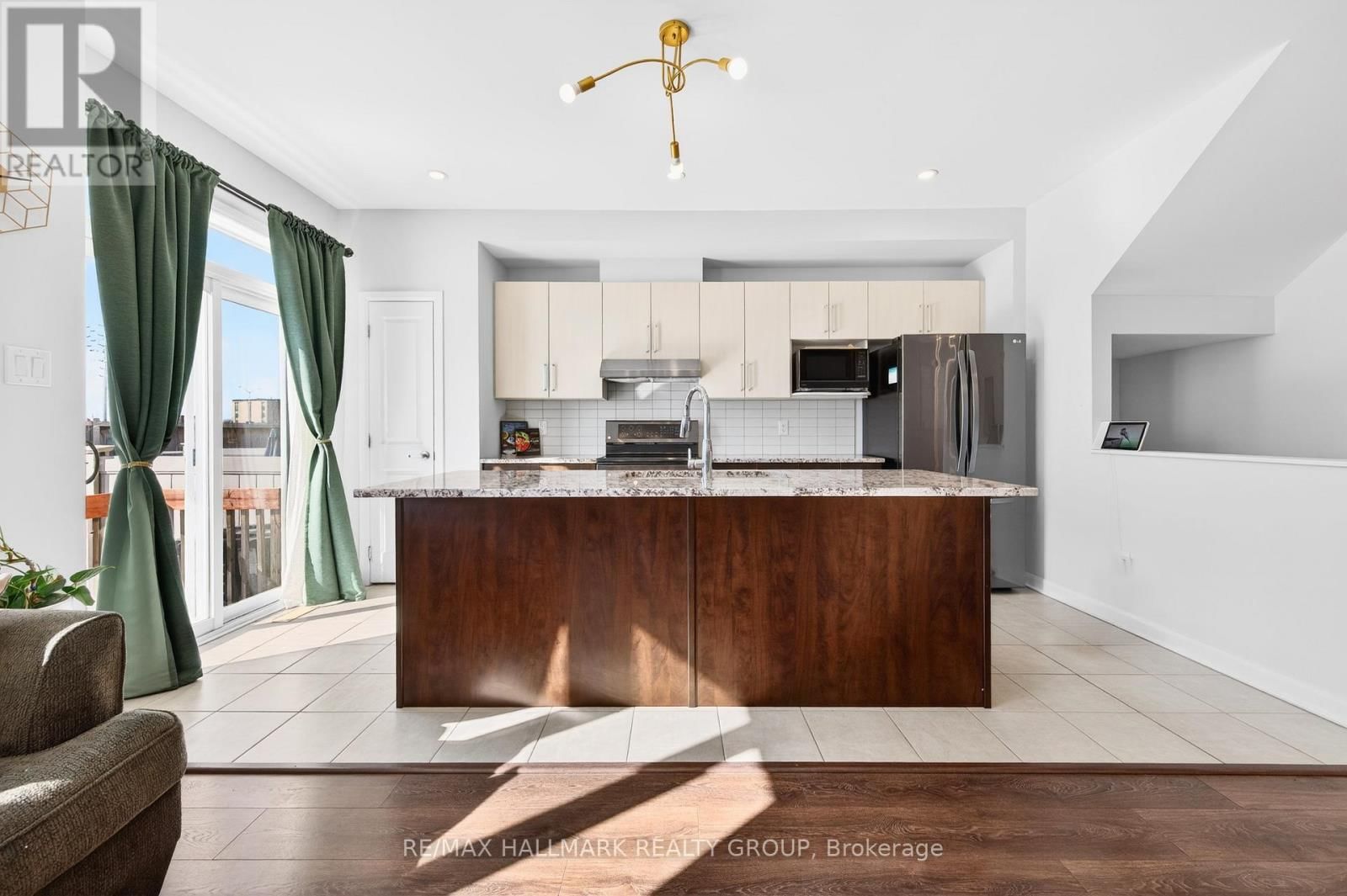 562 CLEMENCY CRESCENT Image 10