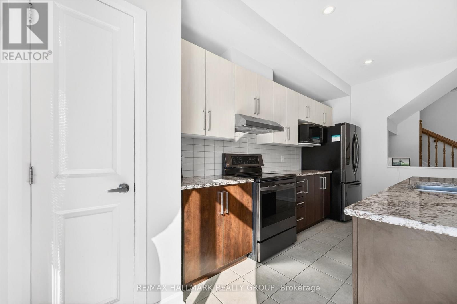 562 CLEMENCY CRESCENT Image 12