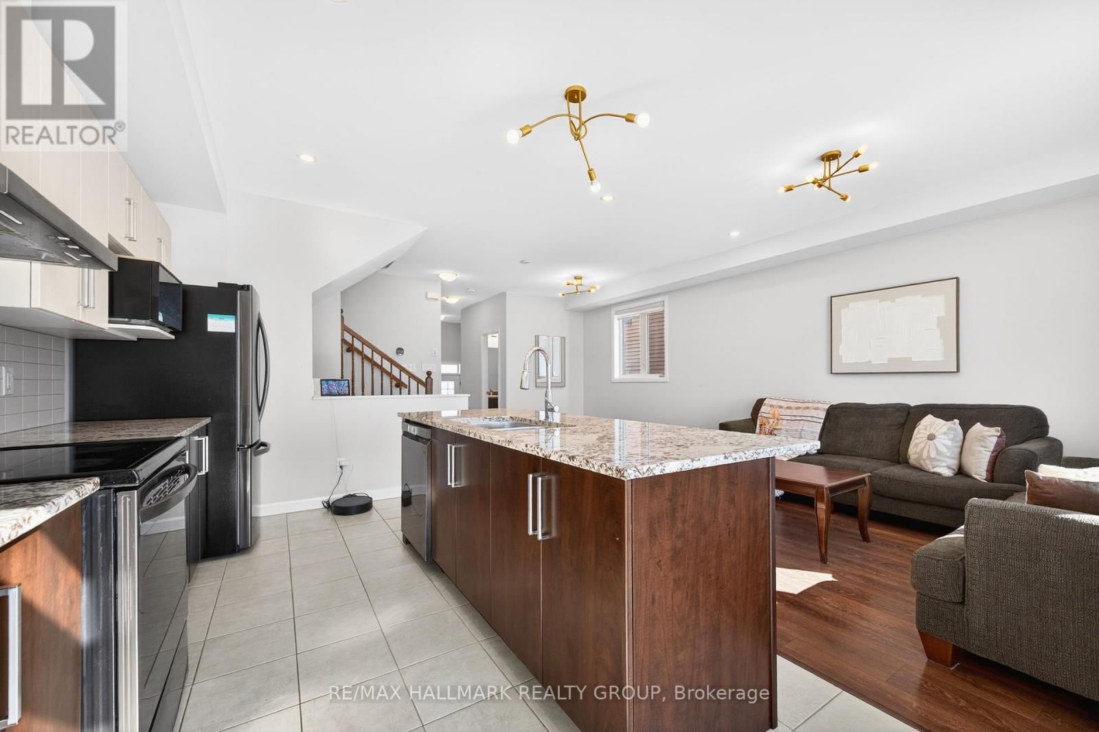 562 CLEMENCY CRESCENT Image 14