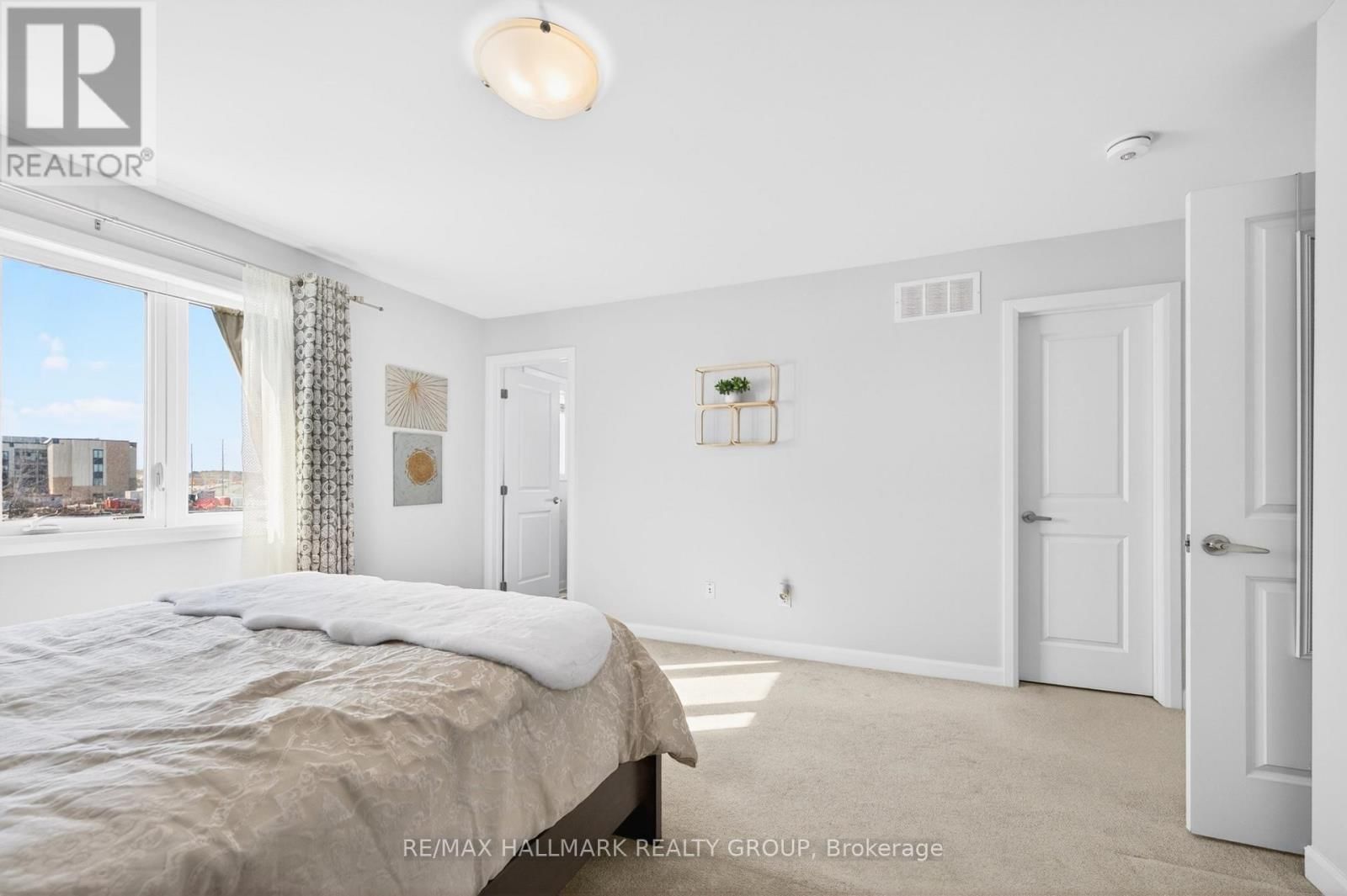 562 CLEMENCY CRESCENT Image 18