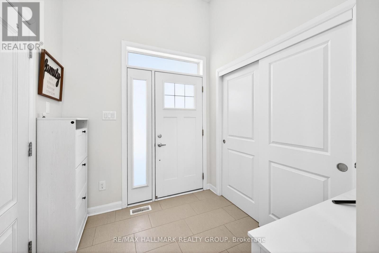 562 CLEMENCY CRESCENT Image 2