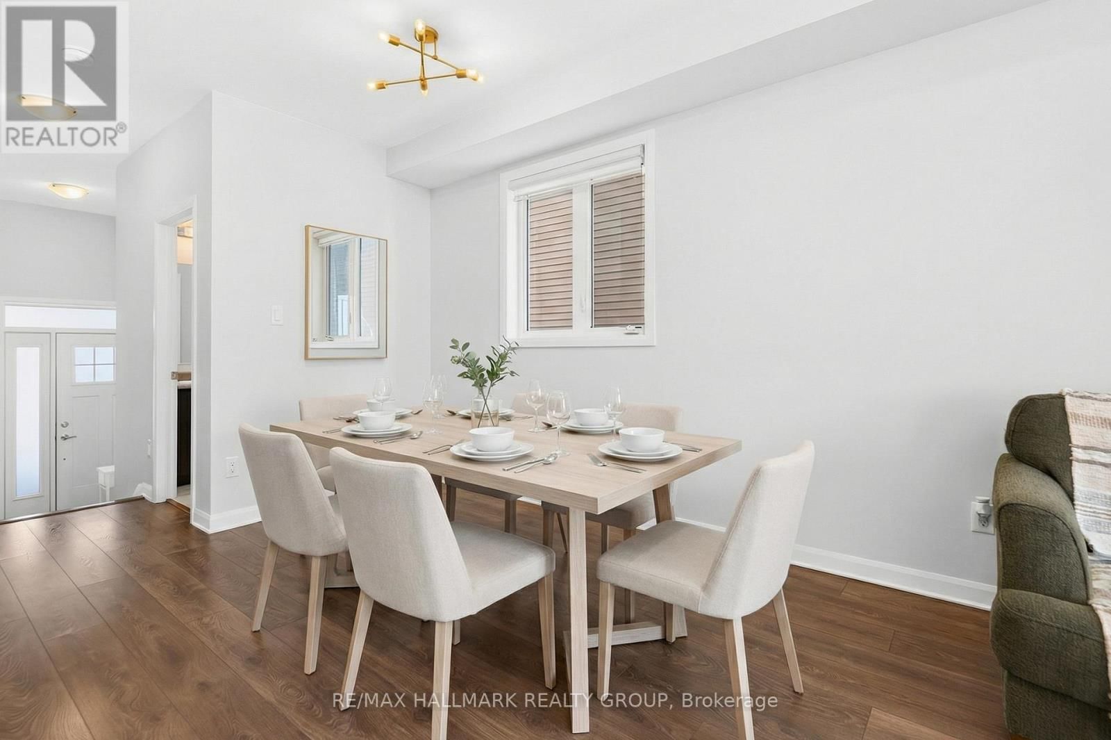 562 CLEMENCY CRESCENT Image 4