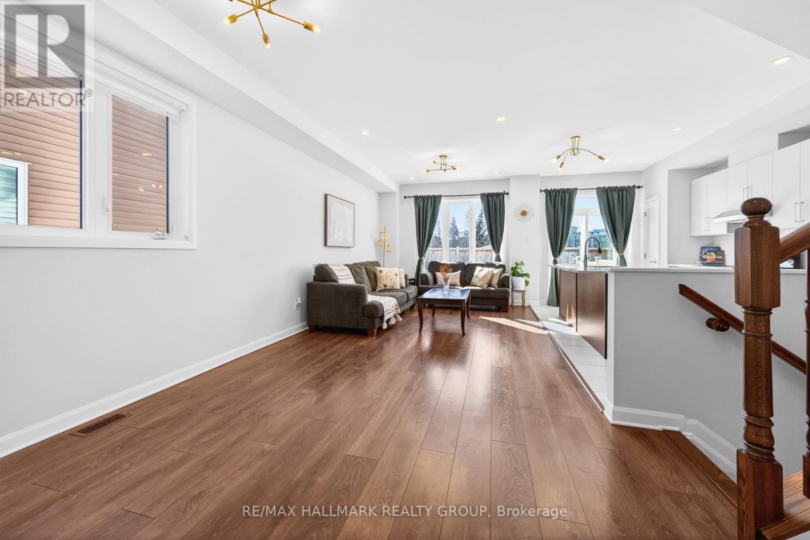 562 CLEMENCY CRESCENT Image 5