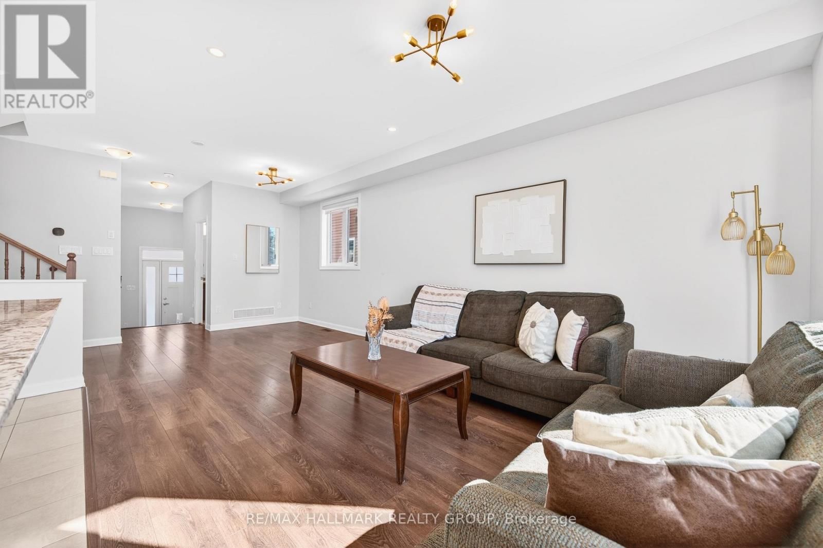 562 CLEMENCY CRESCENT Image 9