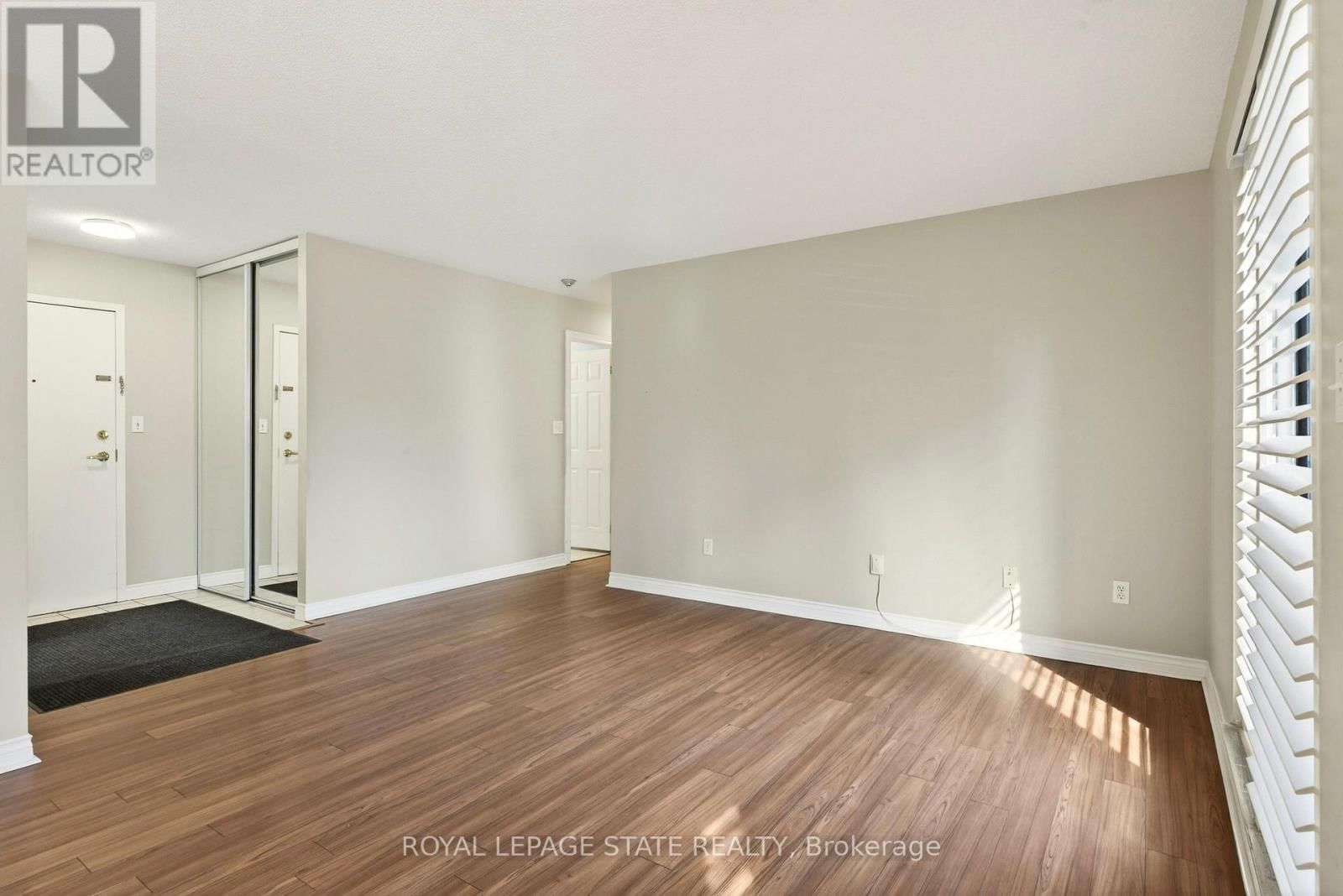 101 - 8 MAIN STREET Image 19