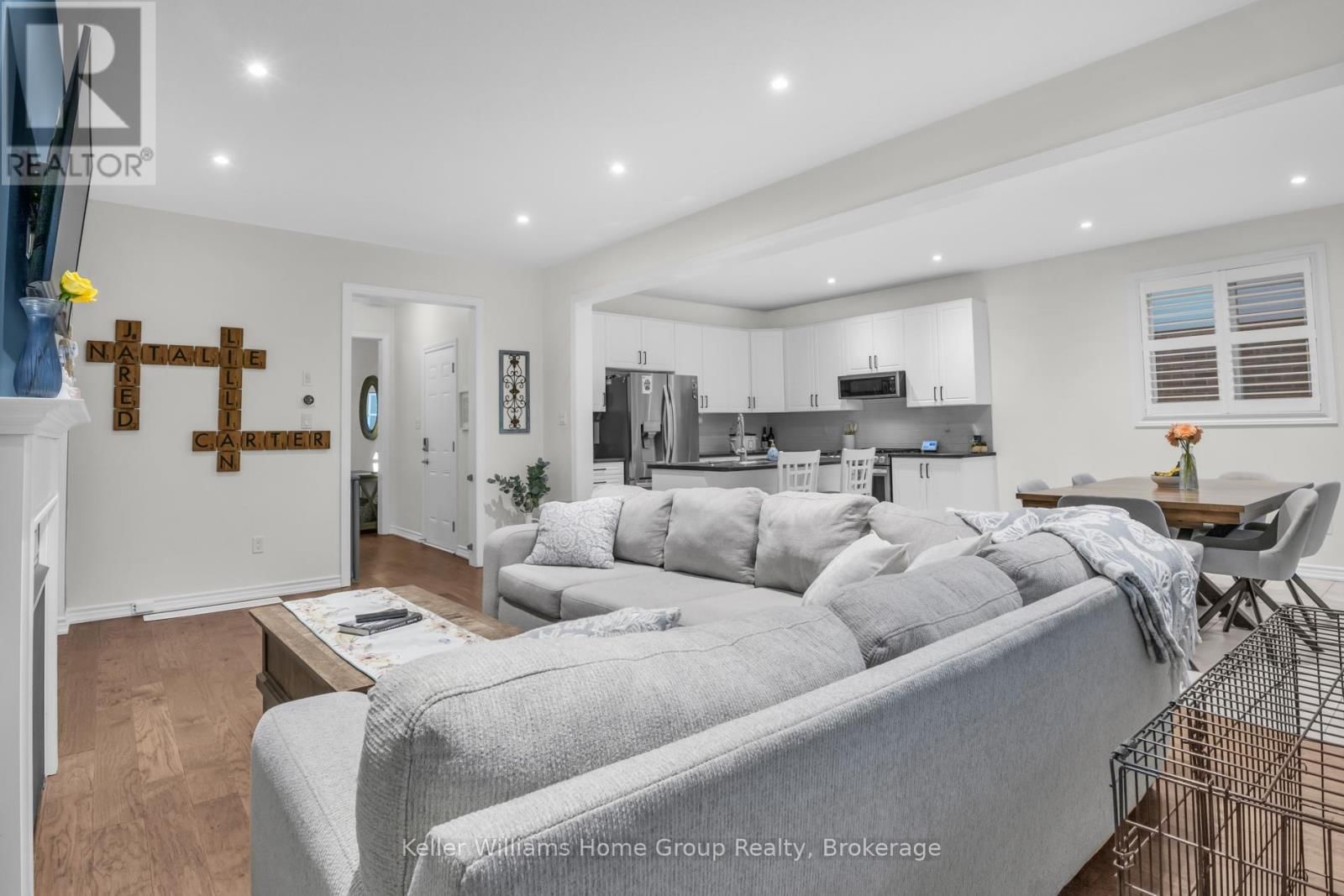 192 HARPIN WAY EAST Image 17