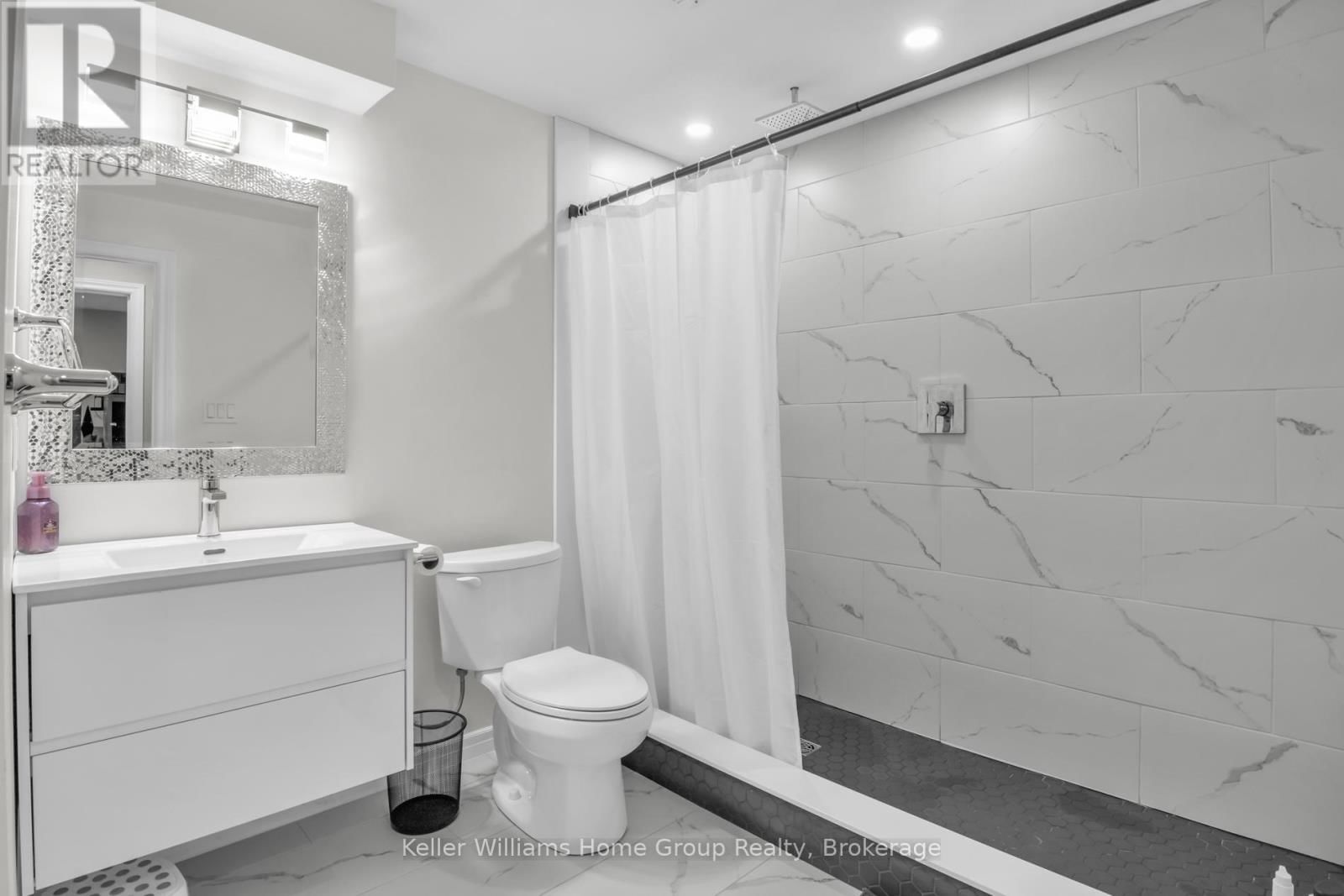 192 HARPIN WAY EAST Image 38