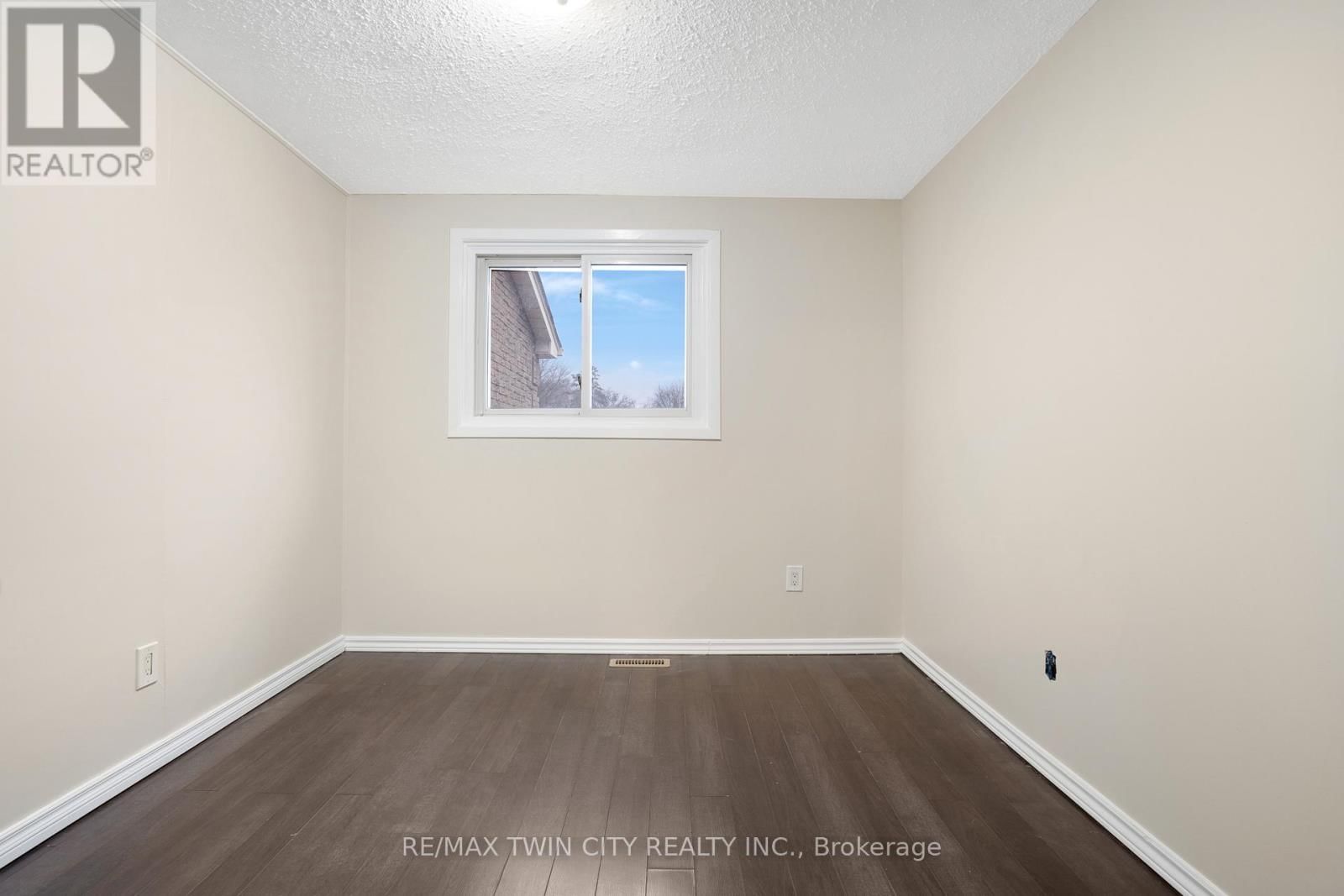 23 - 25 UPPER CANADA DRIVE Image 22