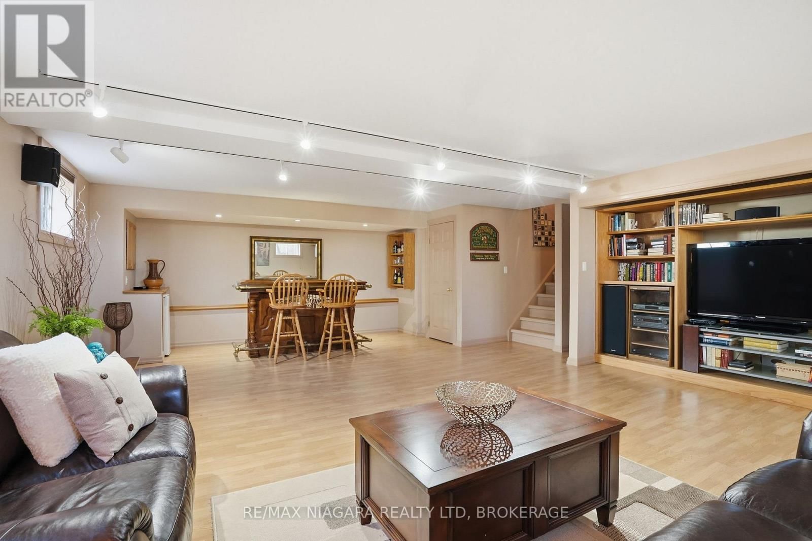 50 HENLEY DRIVE Image 26