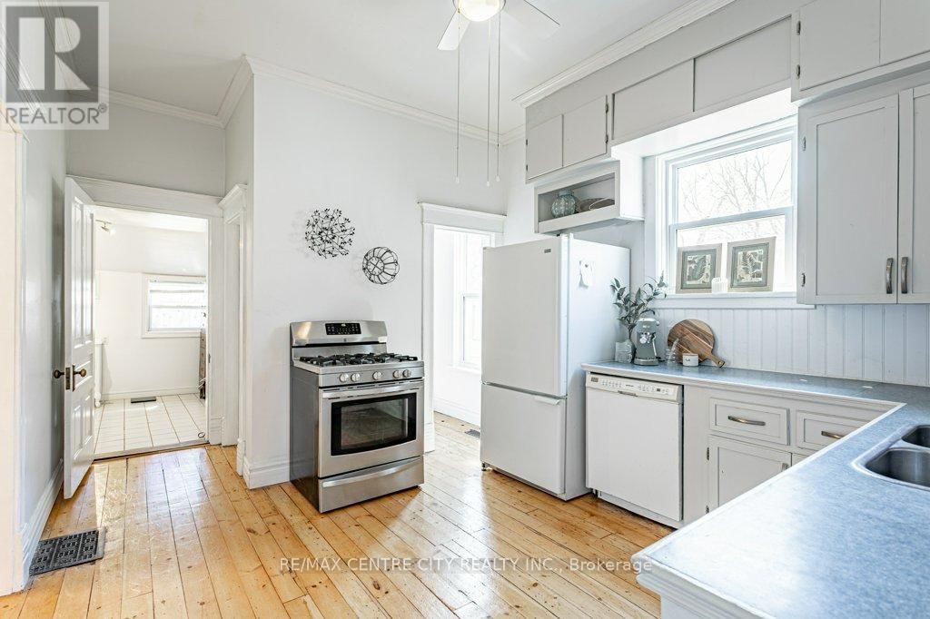 971 ELIAS STREET Image 15