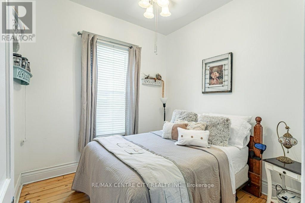 971 ELIAS STREET Image 18