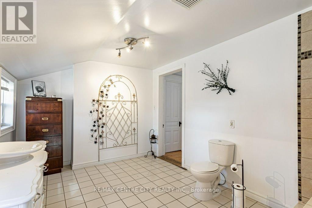 971 ELIAS STREET Image 22