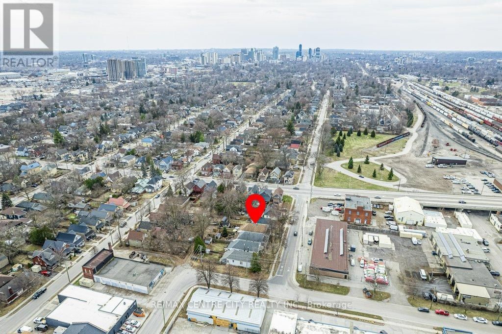 971 ELIAS STREET Image 40