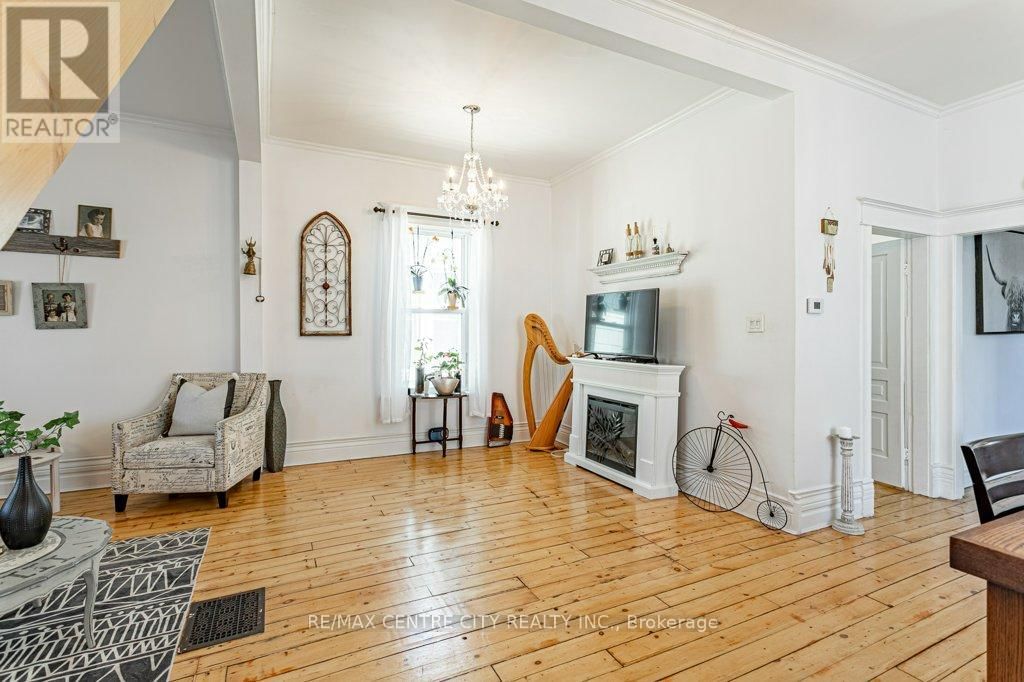 971 ELIAS STREET Image 8