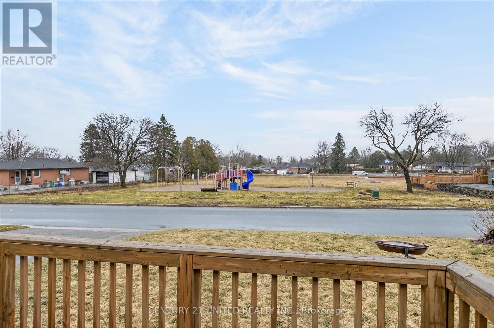 578 HILLSIDE STREET Image 26