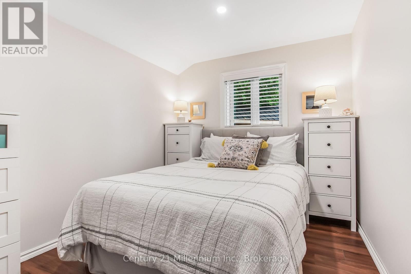 2 HAMILTON PLACE Image 34