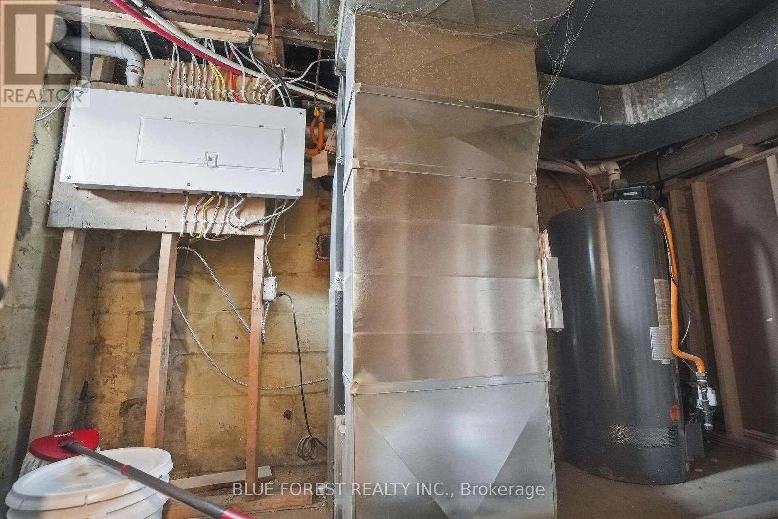 178 THOMPSON ROAD Image 21