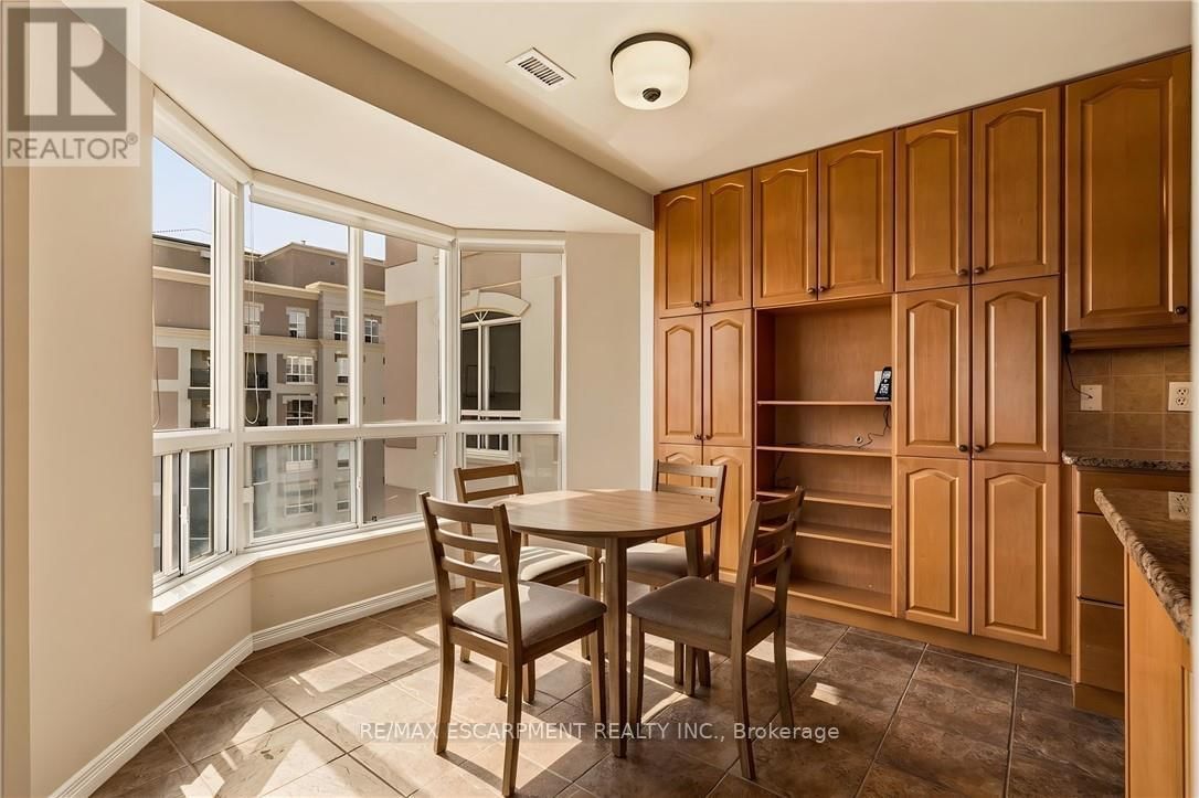 703 - 4000 CREEKSIDE DRIVE Image 13