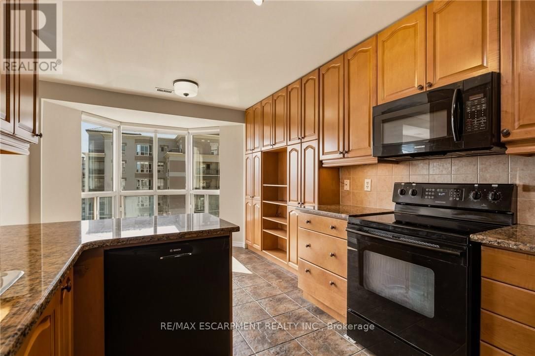 703 - 4000 CREEKSIDE DRIVE Image 8