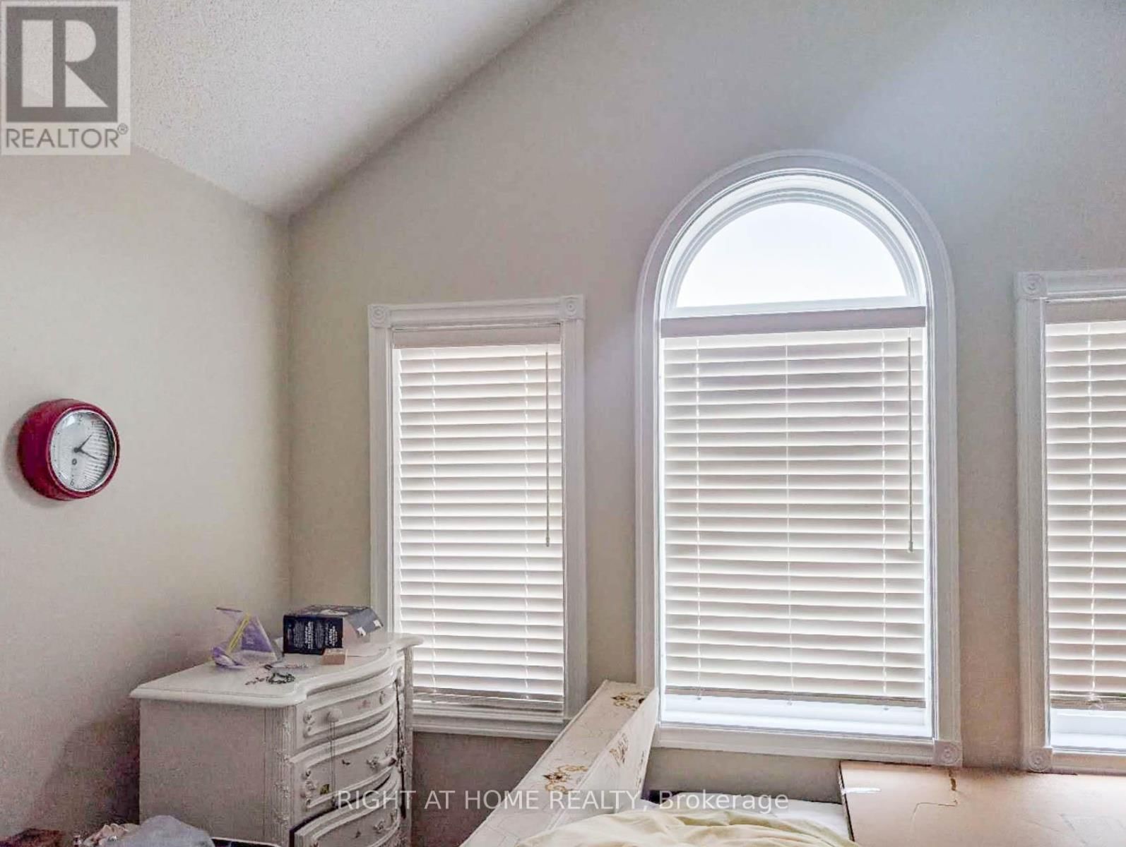 64 SPRINGFIELD BOULEVARD Image 10