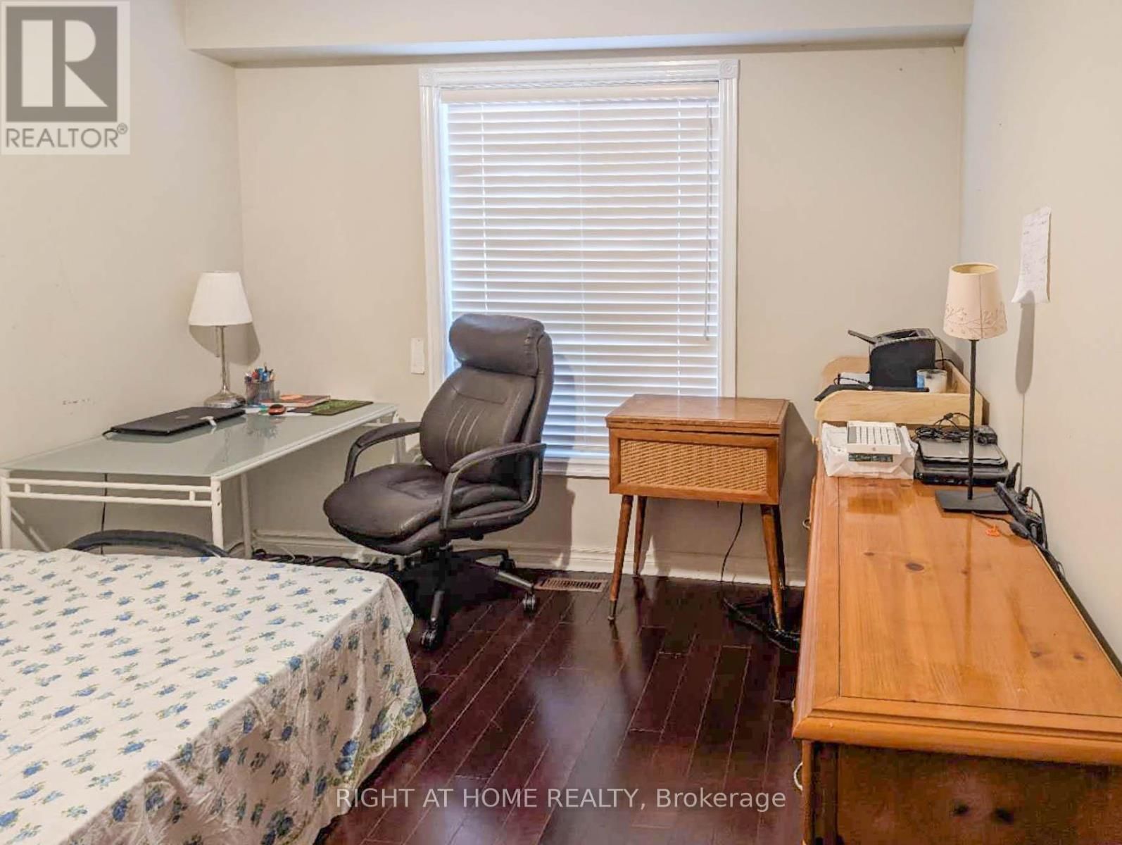 64 SPRINGFIELD BOULEVARD Image 14