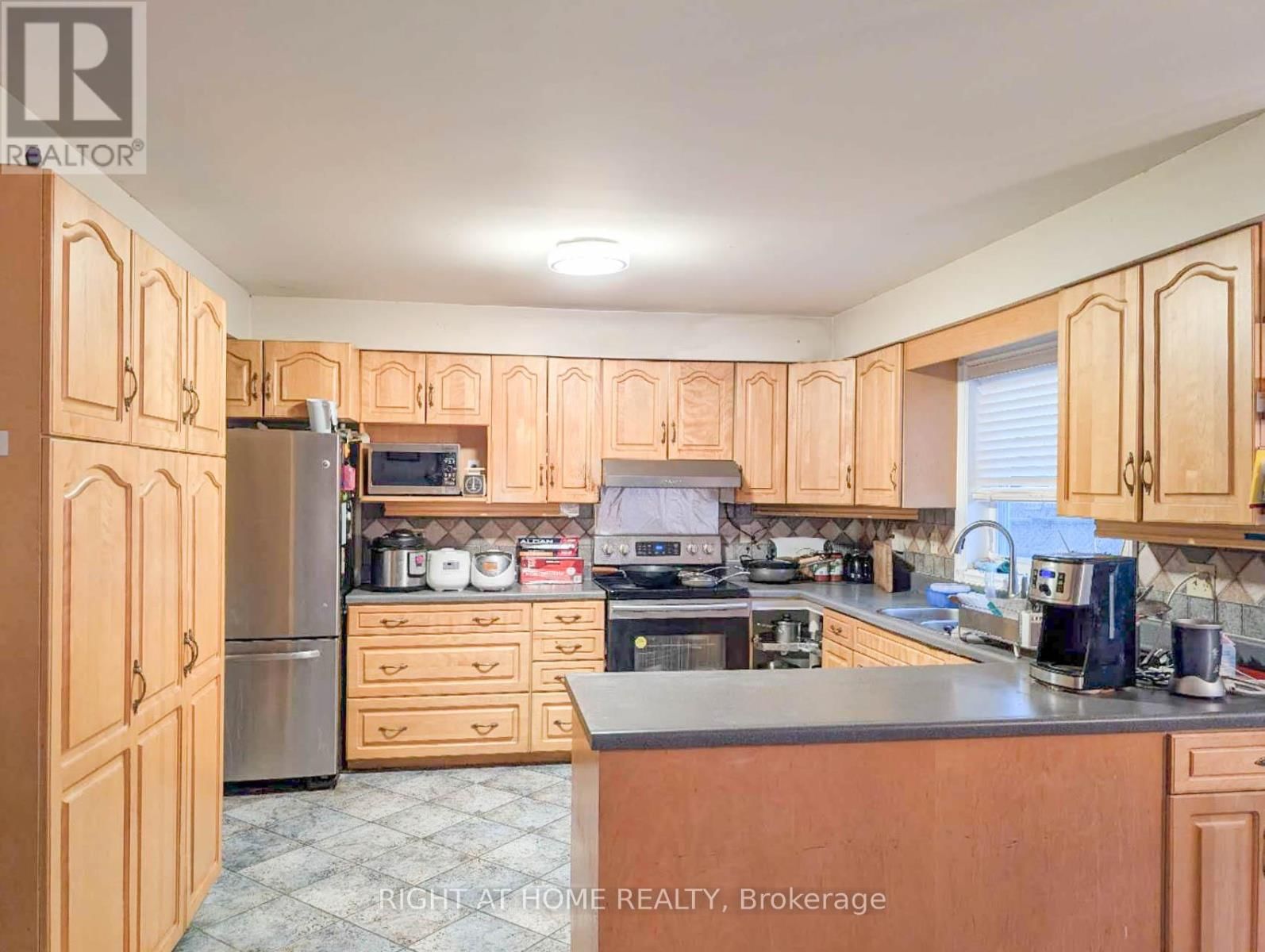 64 SPRINGFIELD BOULEVARD Image 8