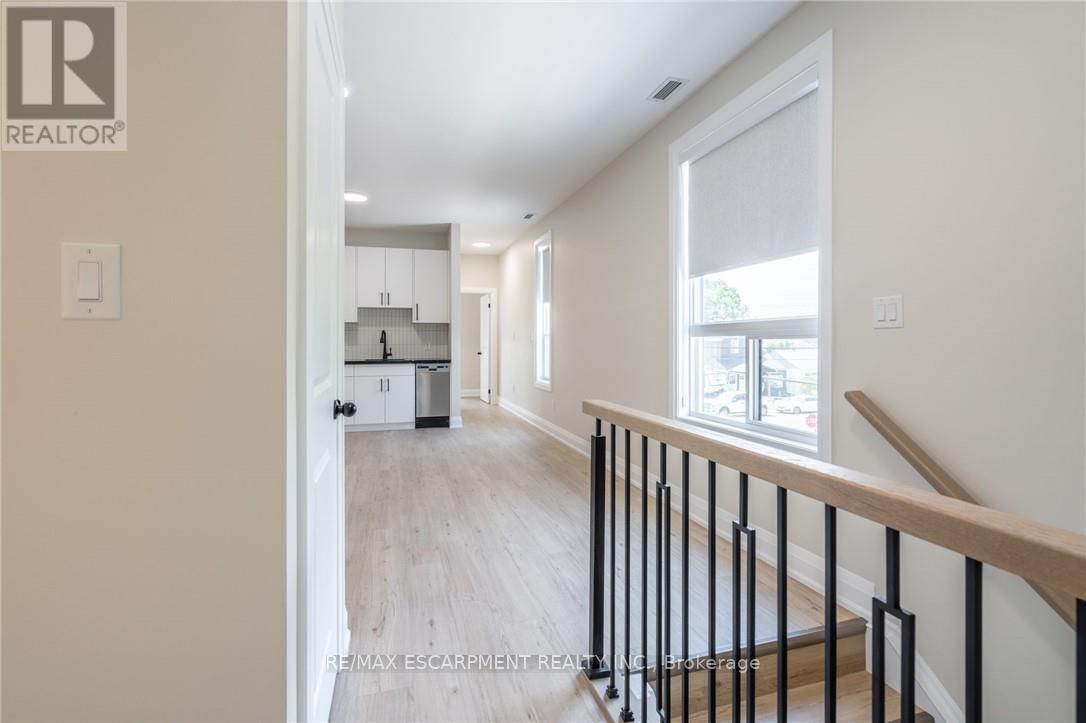 A - 9 MUNN STREET Image 23