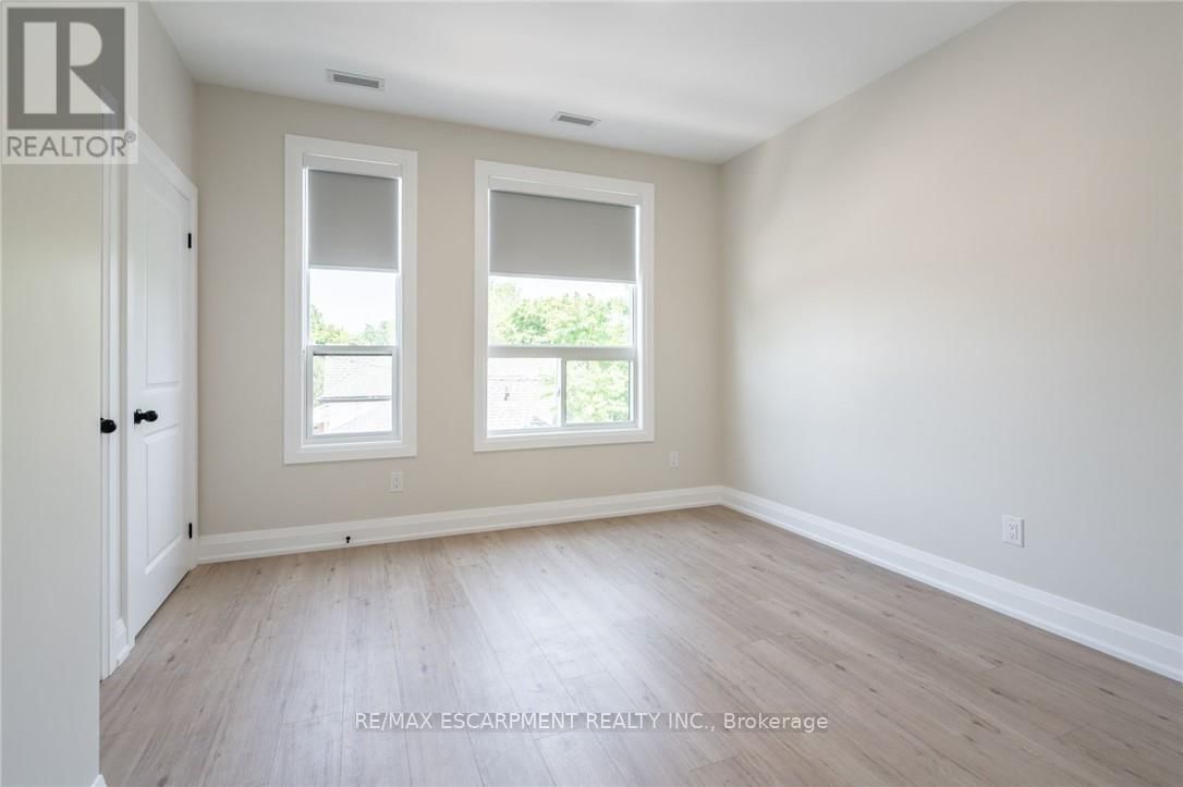 A - 9 MUNN STREET Image 24