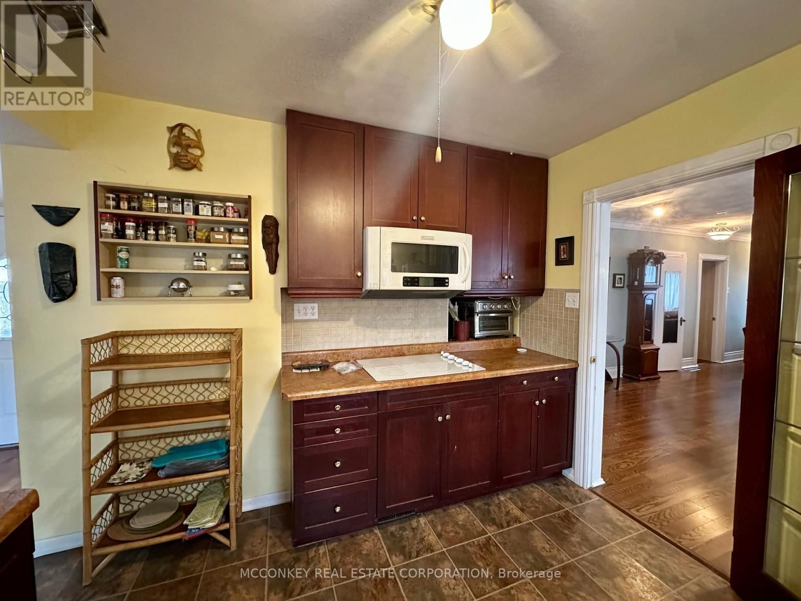 320 MCKELLAR STREET Image 10