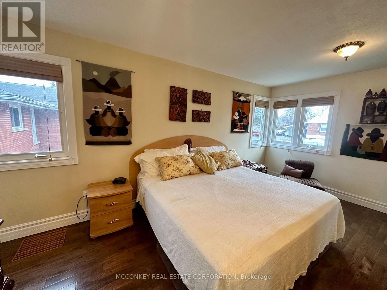 320 MCKELLAR STREET Image 12