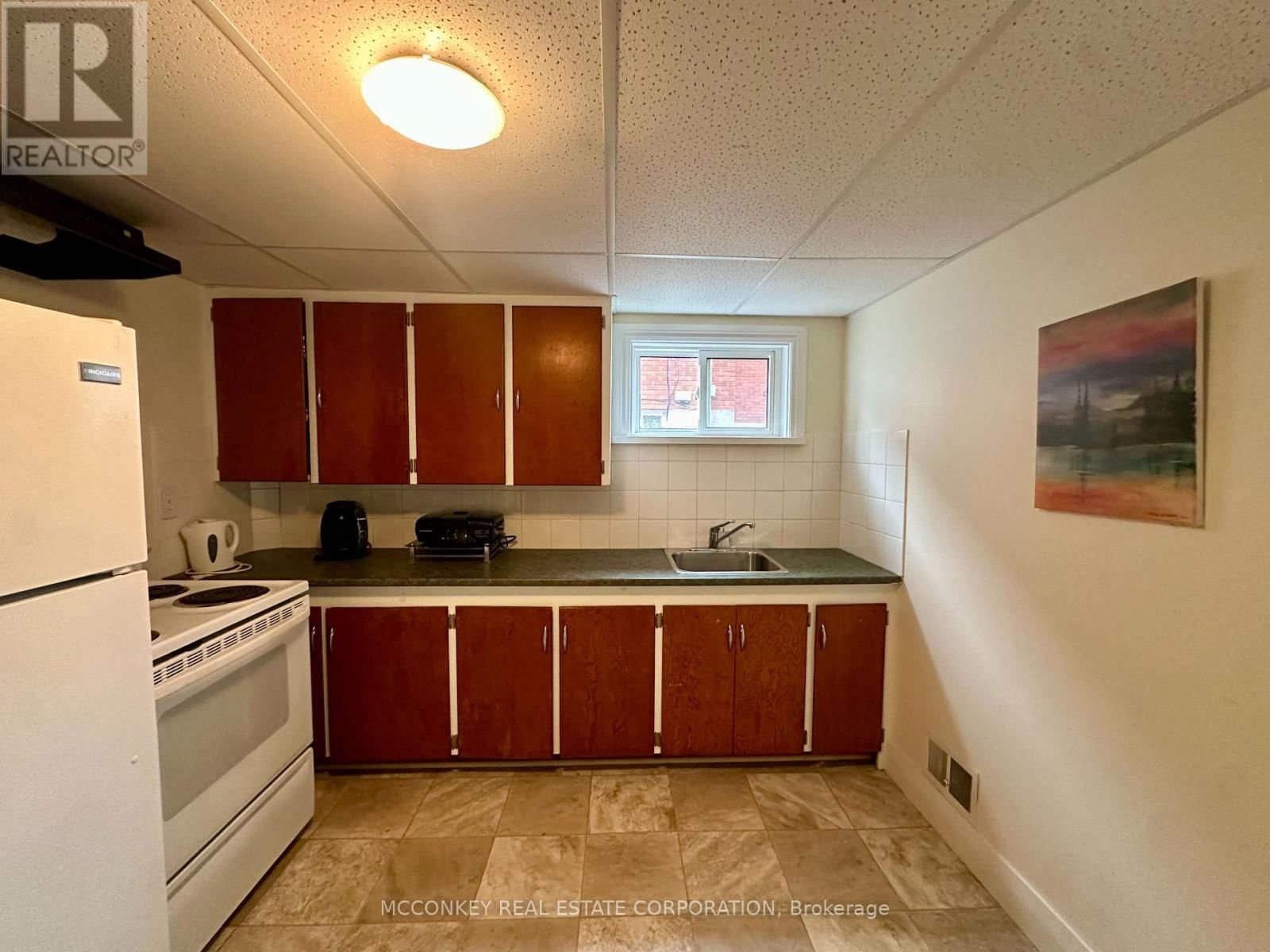 320 MCKELLAR STREET Image 25