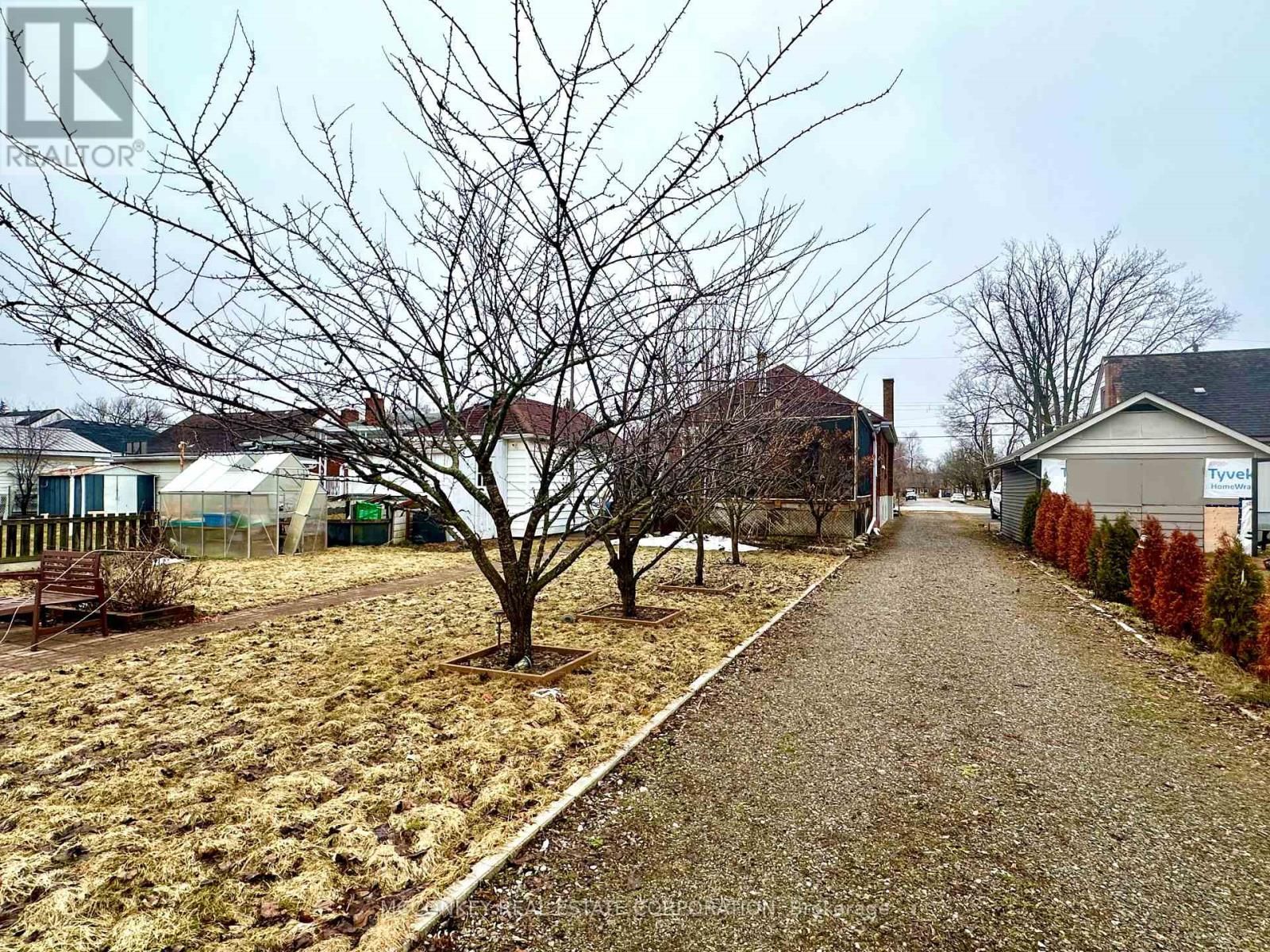 320 MCKELLAR STREET Image 28