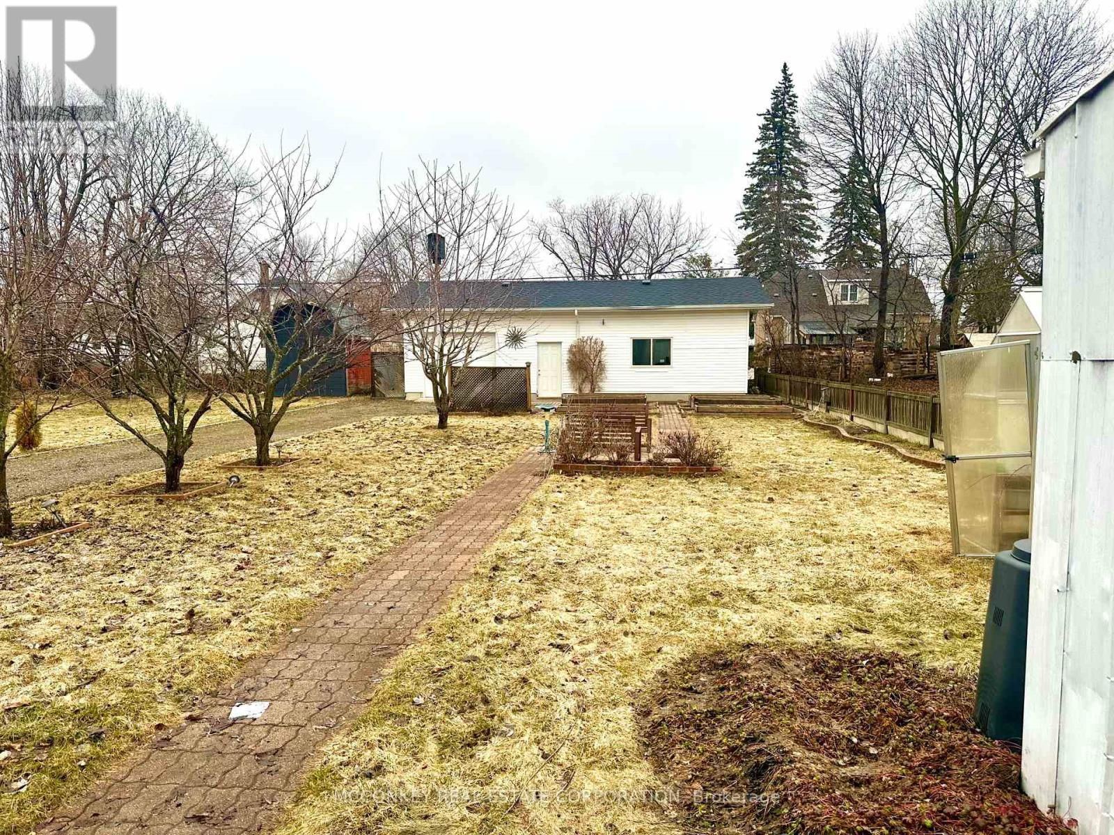 320 MCKELLAR STREET Image 29