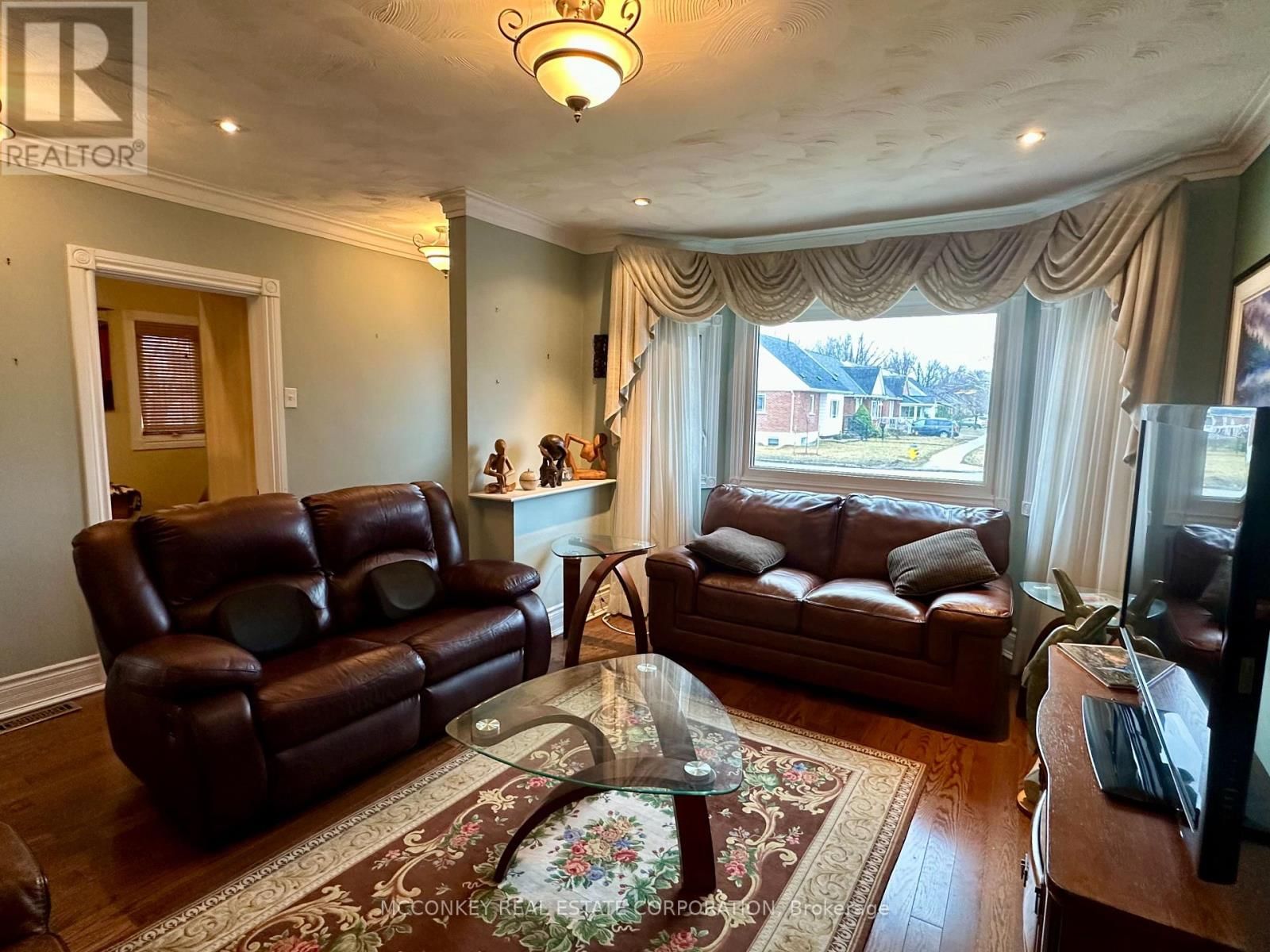 320 MCKELLAR STREET Image 5