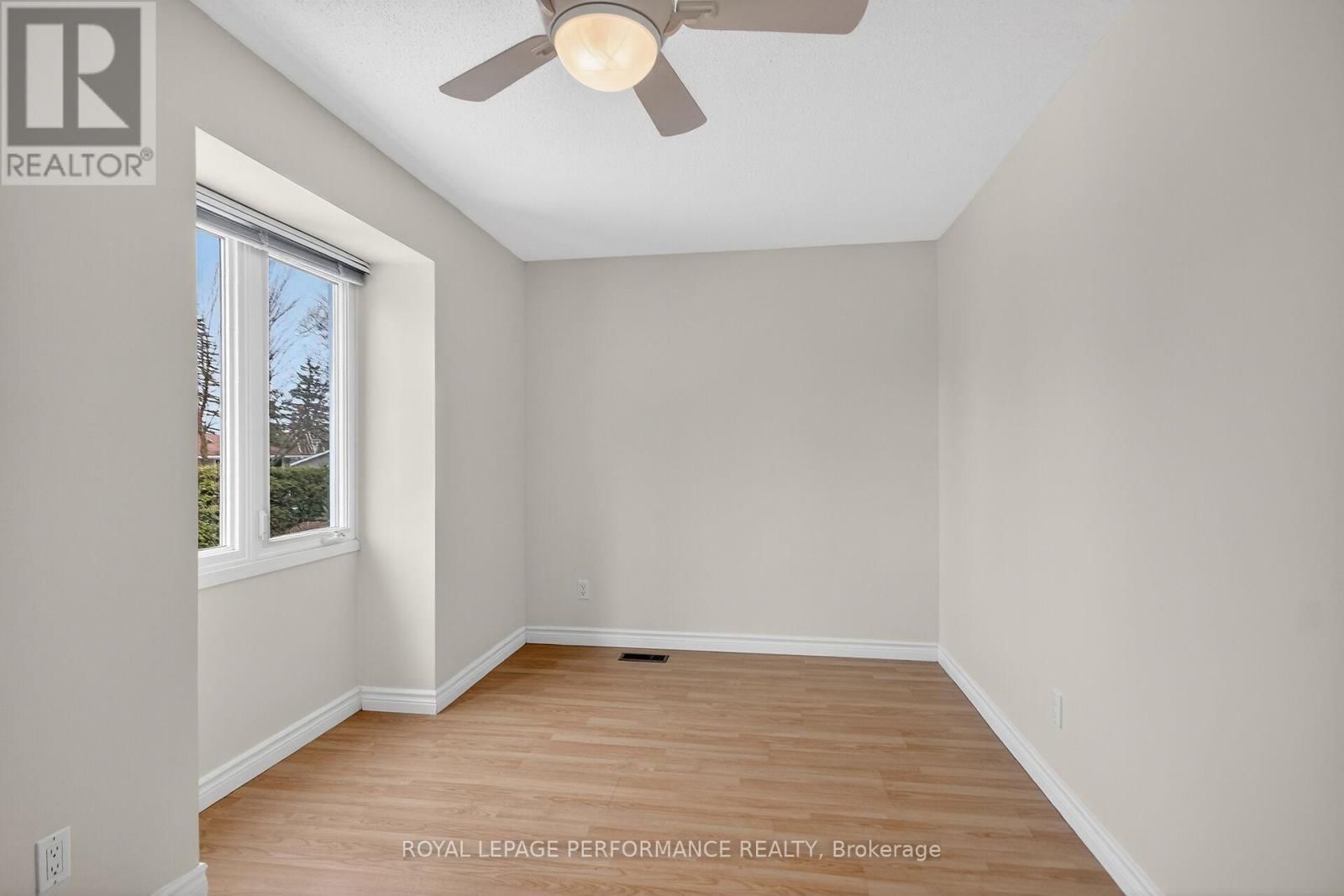 15 HALLOWELL COURT Image 30