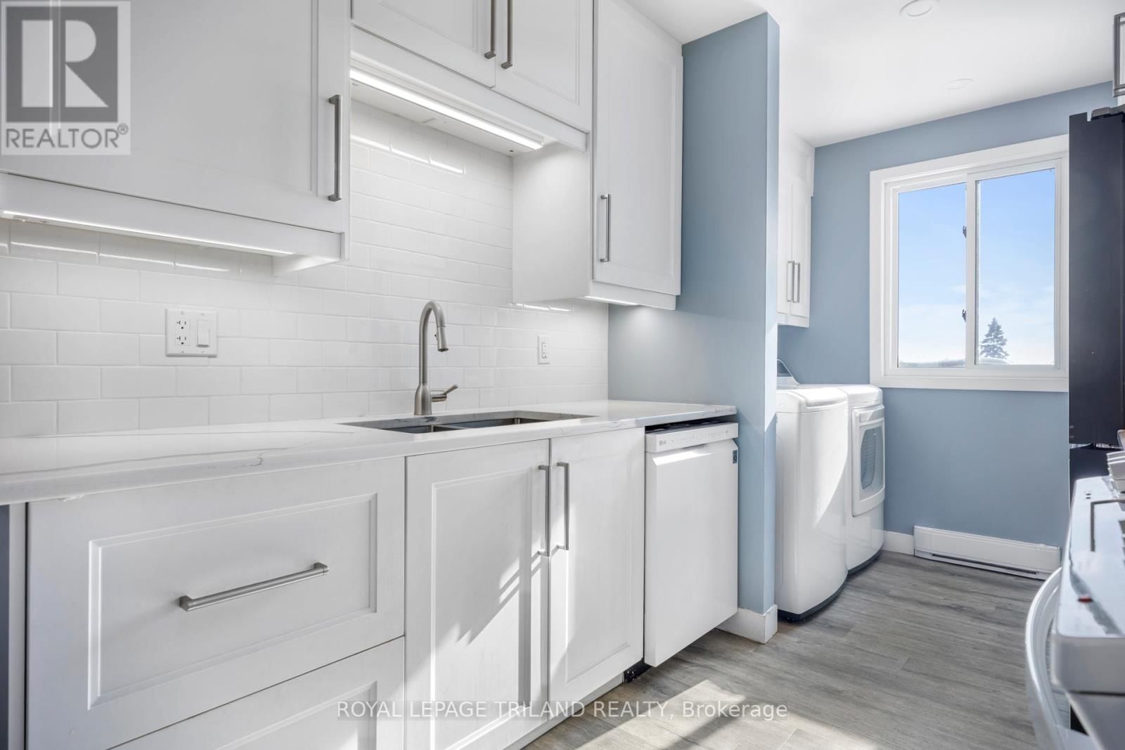 97 - 1096 JALNA BOULEVARD Image 12